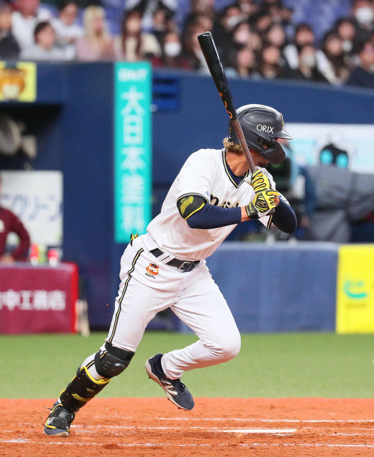 オリックス対楽天　4回裏オリックス無死、宗は左前打を放つ（撮影・宮崎幸一）