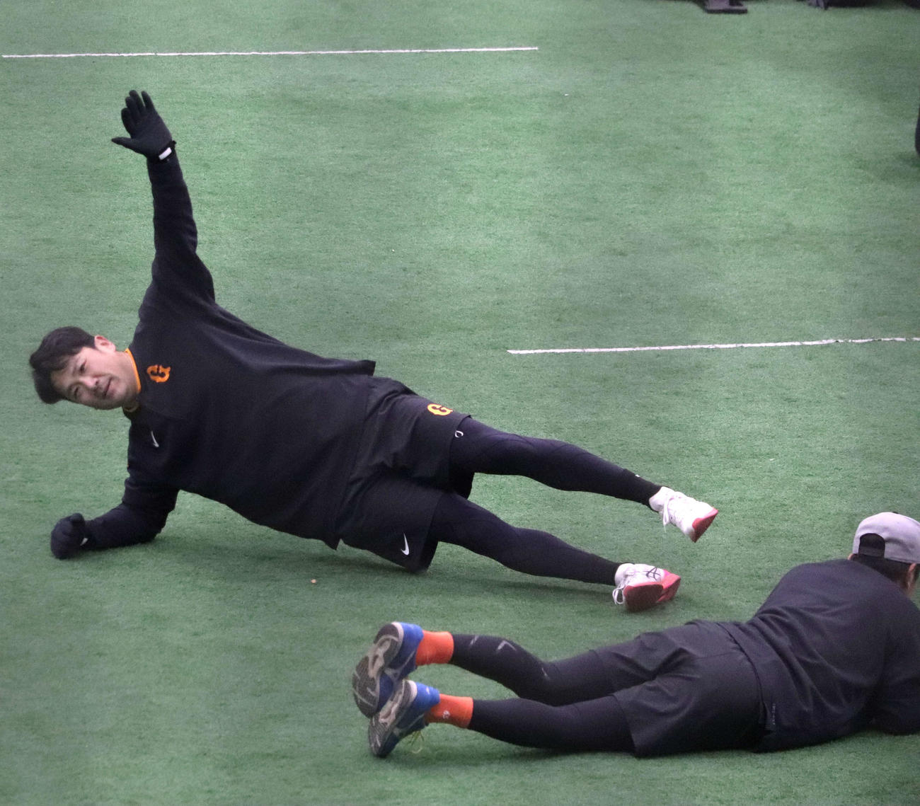 ジャイアンツ球場で行われた全体練習でトレーニングに励む巨人田中将（中央）（（撮影・佐瀬百合子）