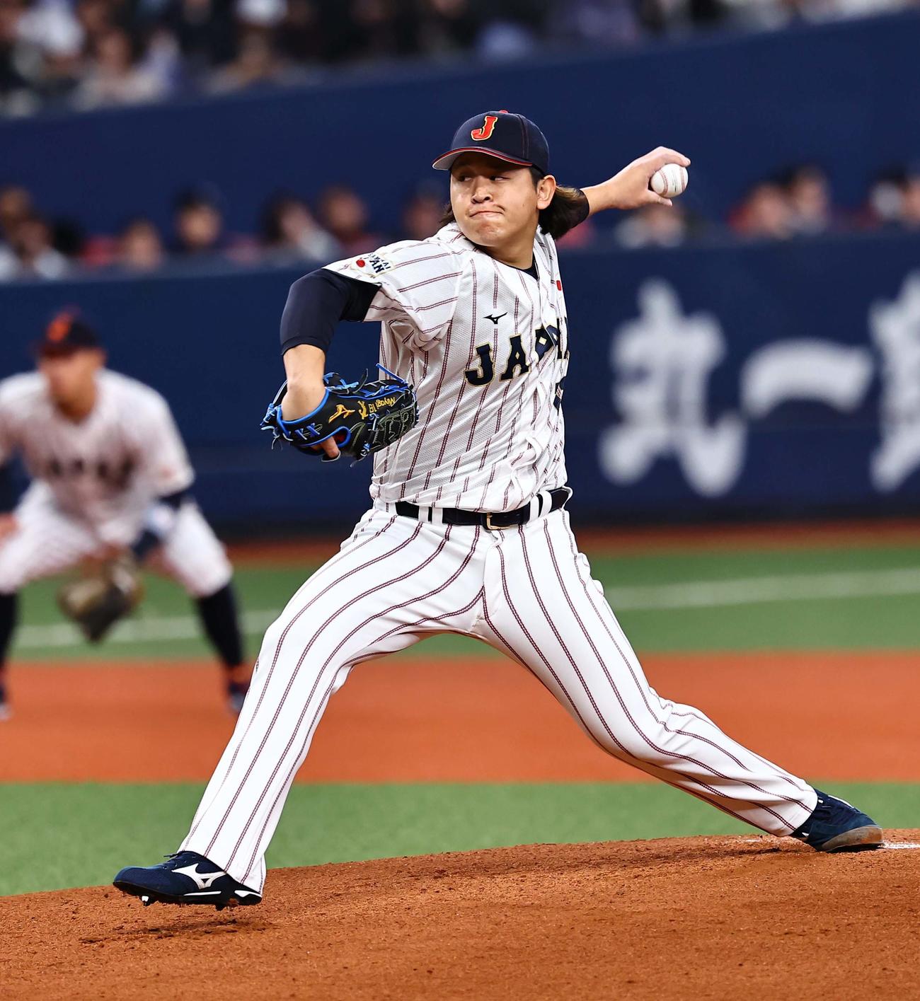 日本対オランダ　先発する宮城（撮影・上田博志）