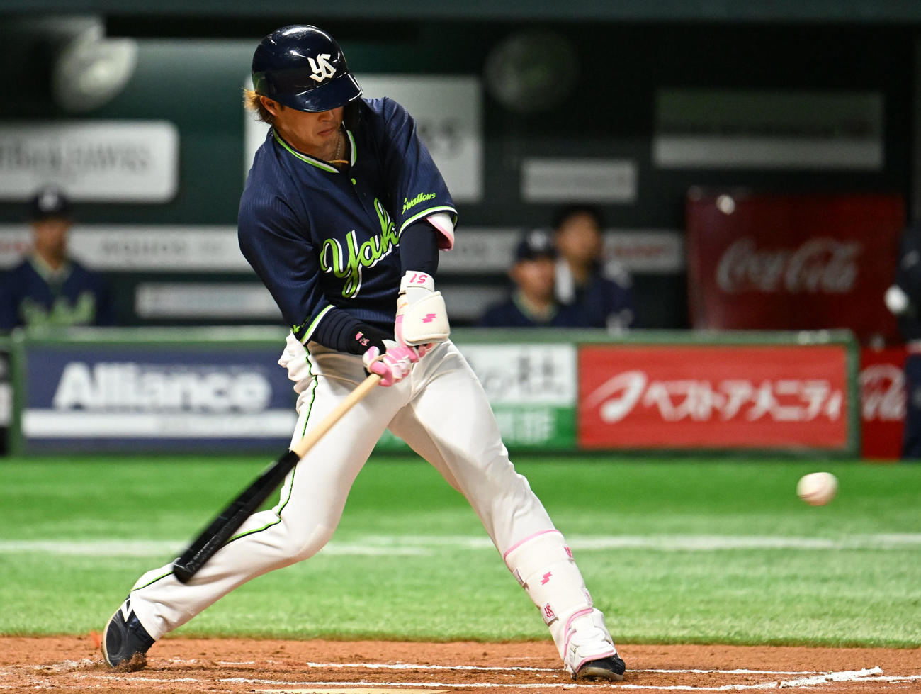 ソフトバンク対ヤクルト　7回表ヤクルト無死、浜田は左越えに先制本塁打を放つ（撮影・林敢治）