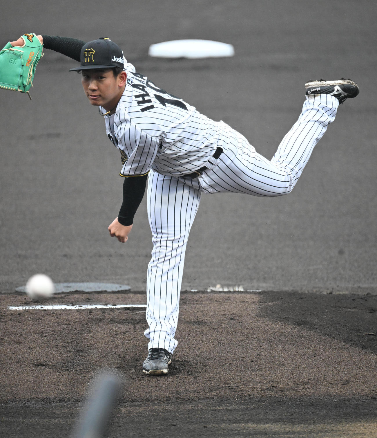 阪神対オリックス　先発する阪神伊原（撮影・和賀正仁）