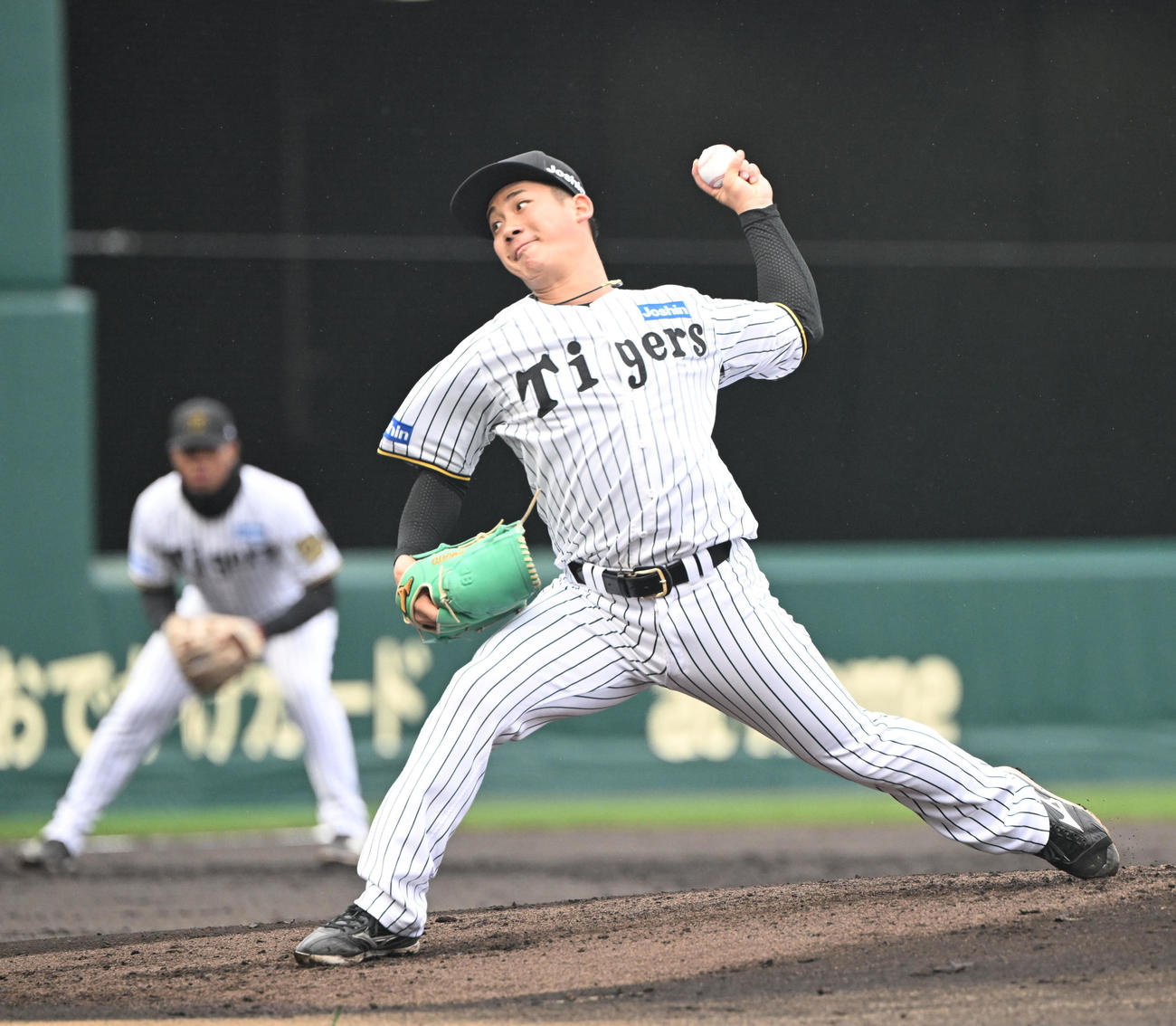 阪神対オリックス　先発する阪神伊原（撮影・和賀正仁）