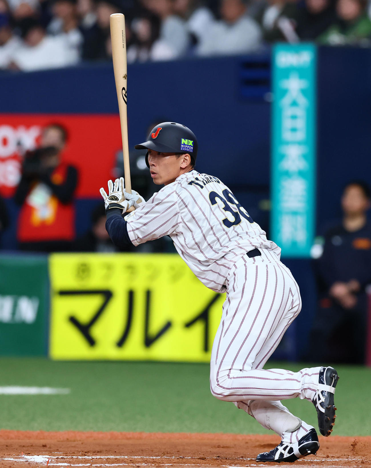 日本対オランダ　6回裏日本2死満塁、高部は左前に2点適時打を放つ（撮影・藤尾明華）