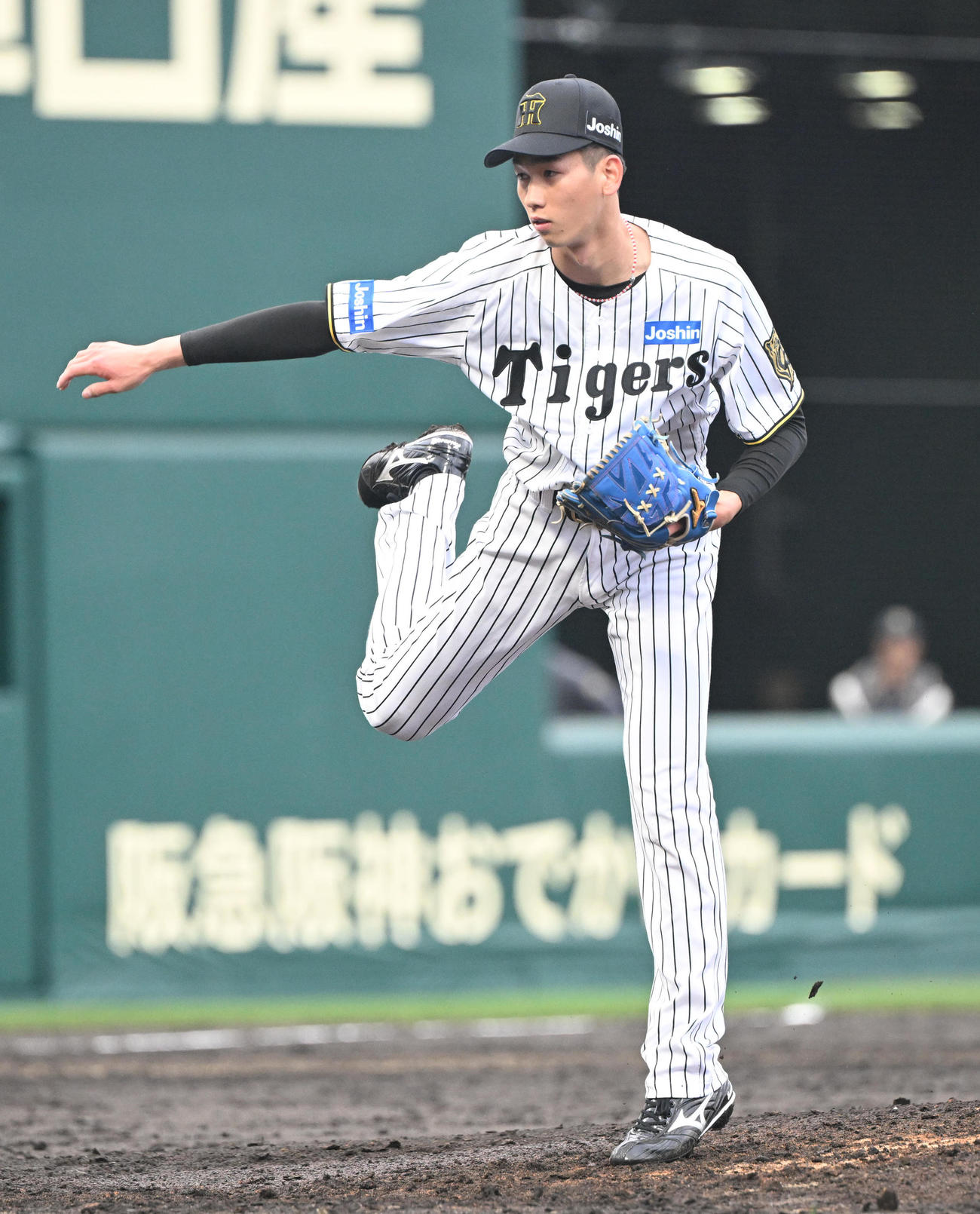 阪神対オリックス　8回に登板する阪神今朝丸（撮影・和賀正仁）