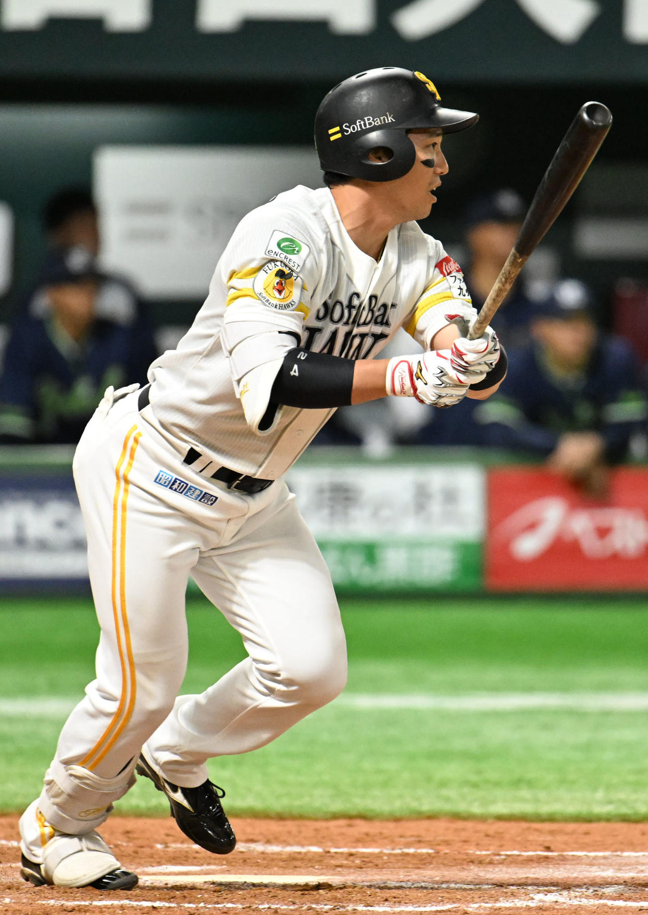 ソフトバンク対ヤクルト　7回裏ソフトバンク無死二塁、栗原は勝ち越し適時打を放つ（撮影・林敢治）