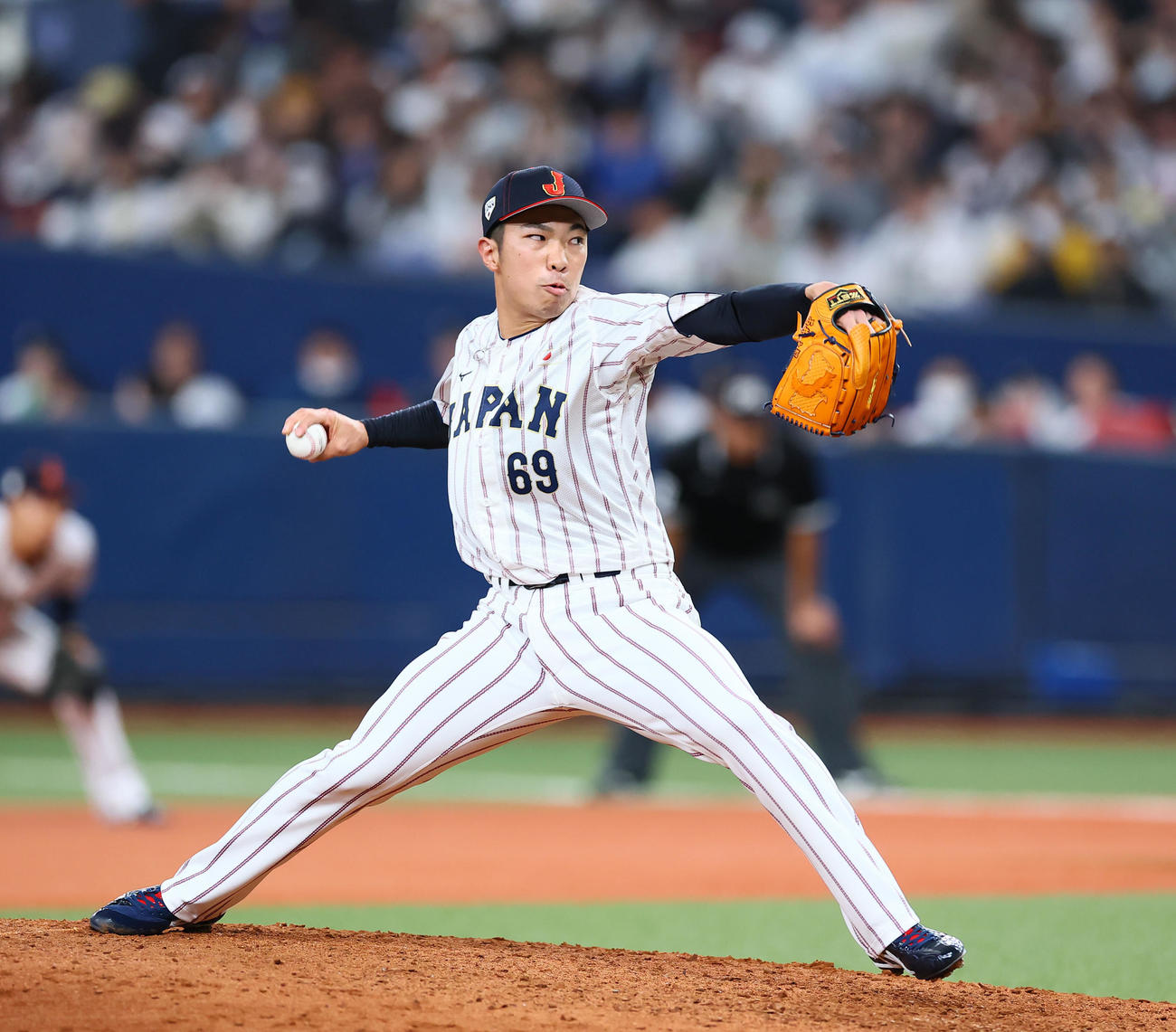 日本対オランダ　8回、5番手で登板した石井（撮影・藤尾明華）