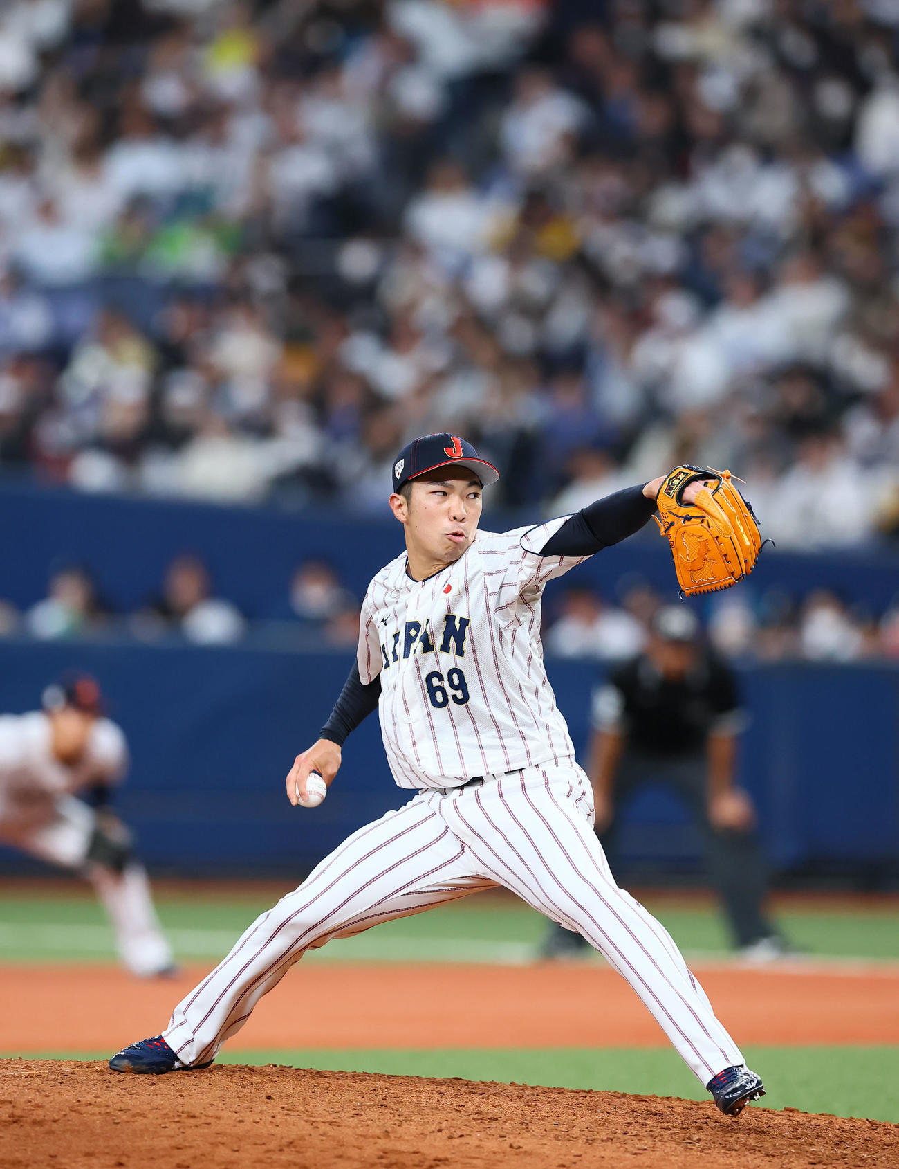 日本対オランダ　8回、5番手で登板した石井（撮影・藤尾明華）
