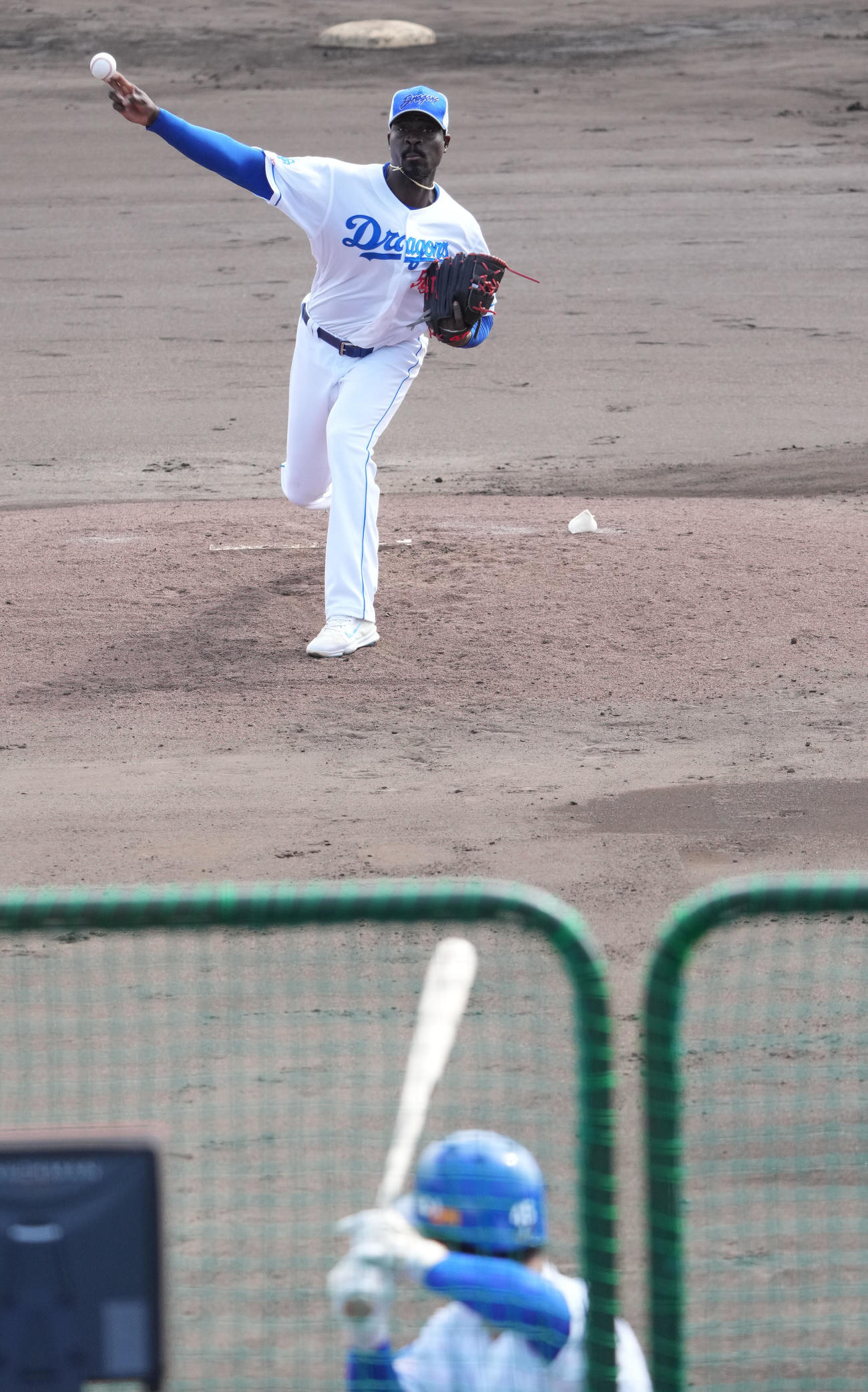 シート打撃練習で登板するマルテ（撮影・森本幸一）