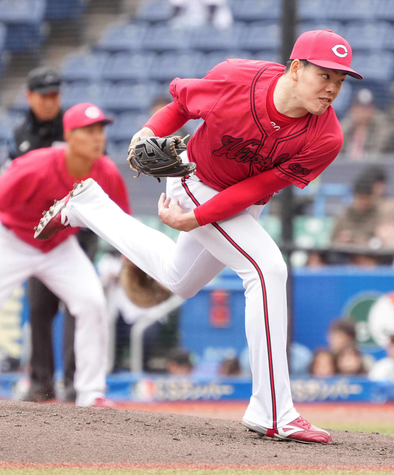 ロッテ対広島　広島5番手で登板した滝田（撮影・小沢裕）