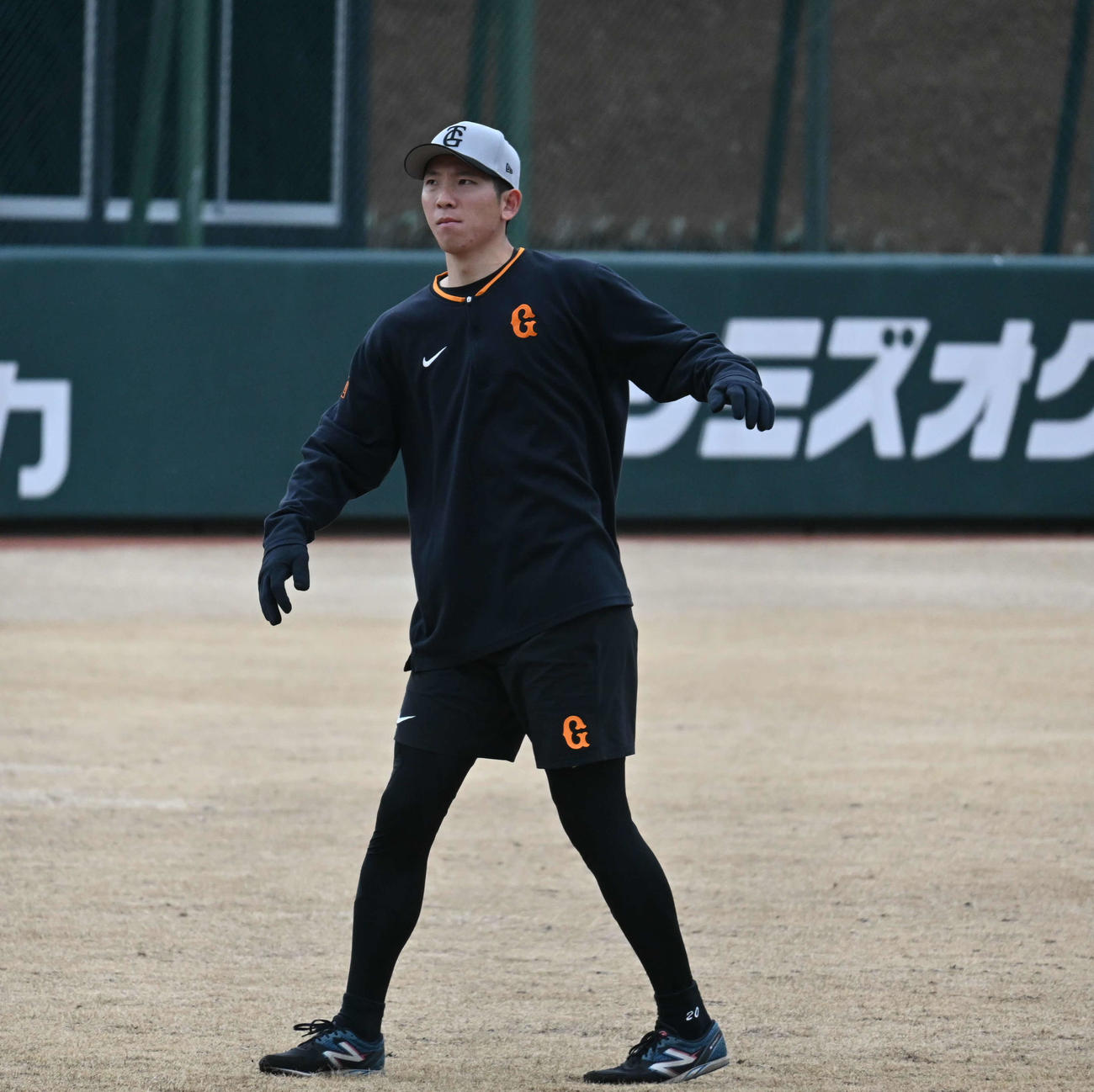 全体練習に参加する巨人戸郷