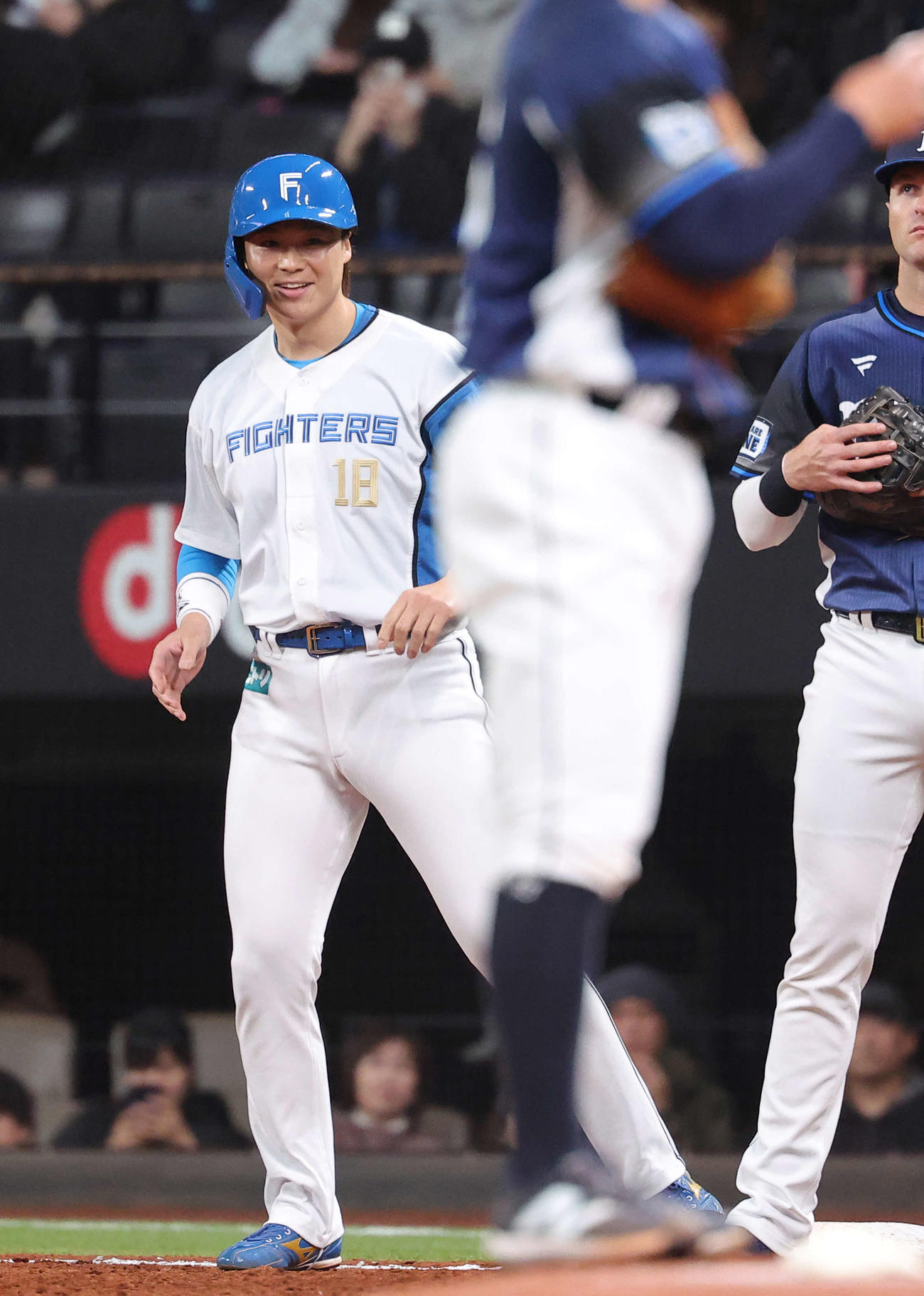 日本ハム対西武　3回裏日本ハム2死、遊撃内野安打を放ち出塁する山崎（撮影・河田真司）