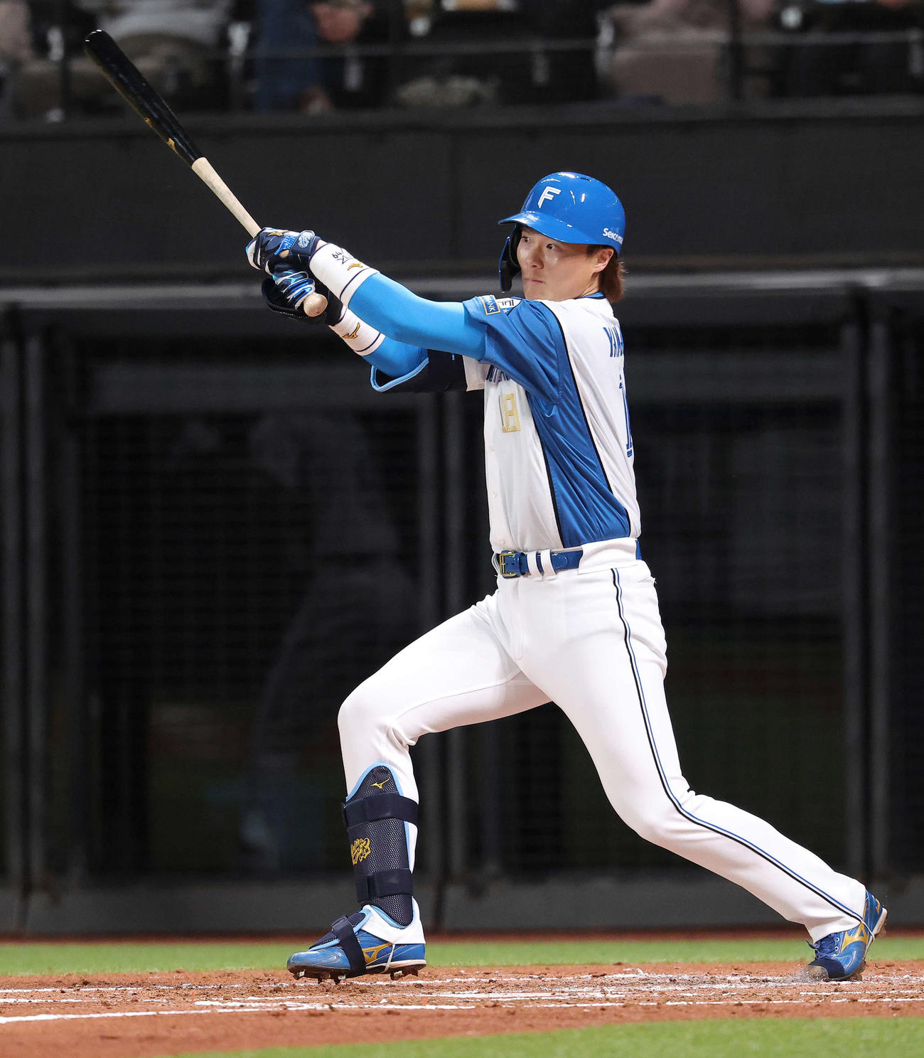 日本ハム対西武　3回裏日本ハム2死、遊撃内野安打を放つ山崎（撮影・河田真司）
