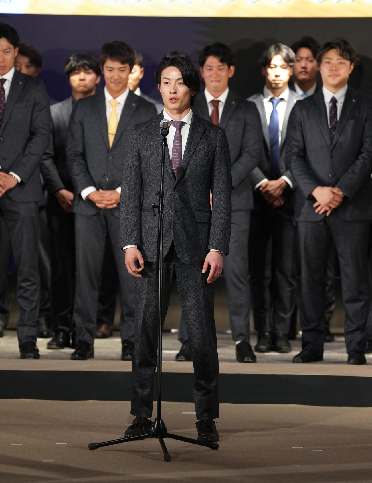 激励会であいさつするソフトバンク周東（撮影・足立雅史）