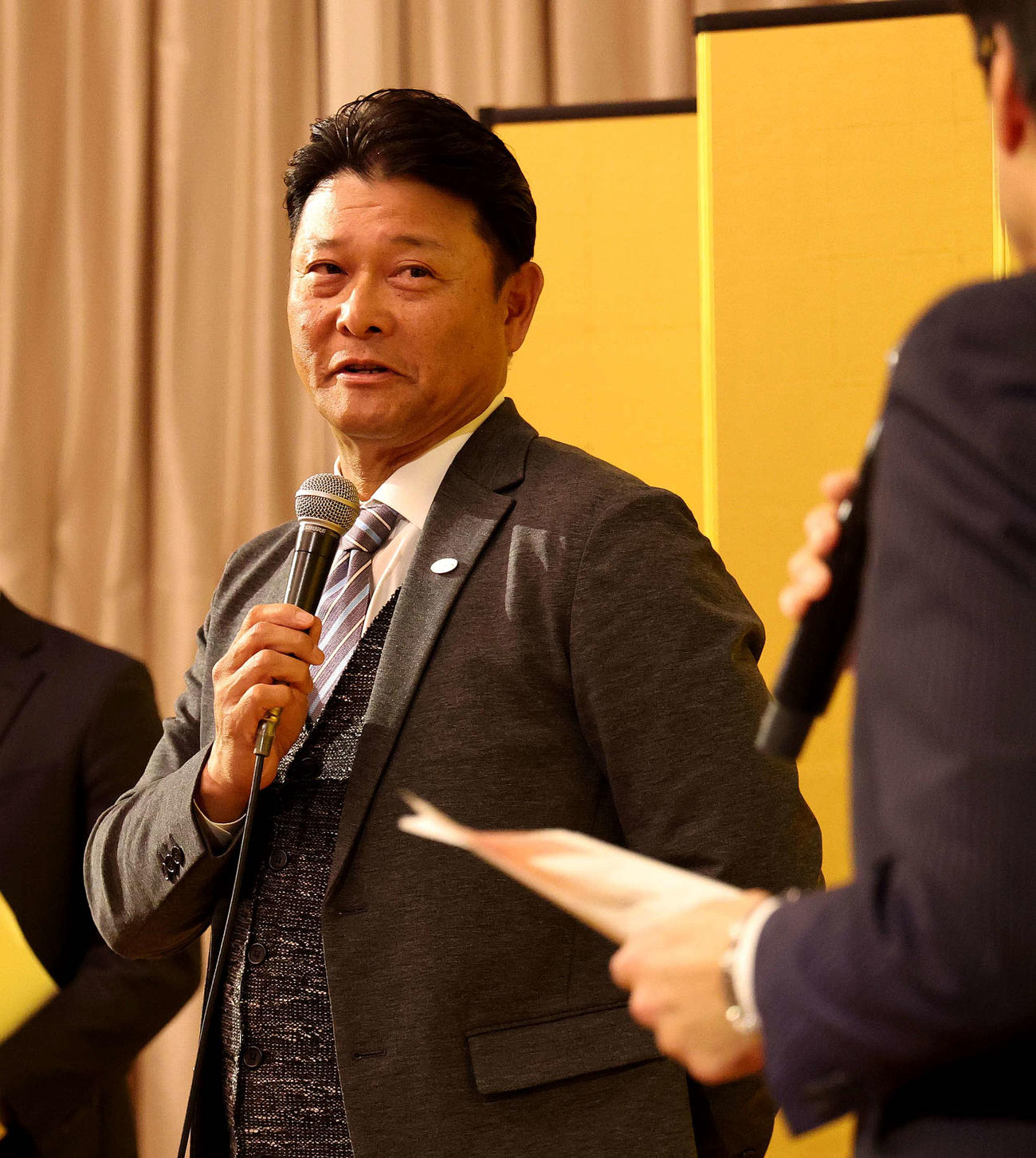 「第11回　関西燦燦会総会」に出席した橋上作戦戦略コーチ（代表撮影）
