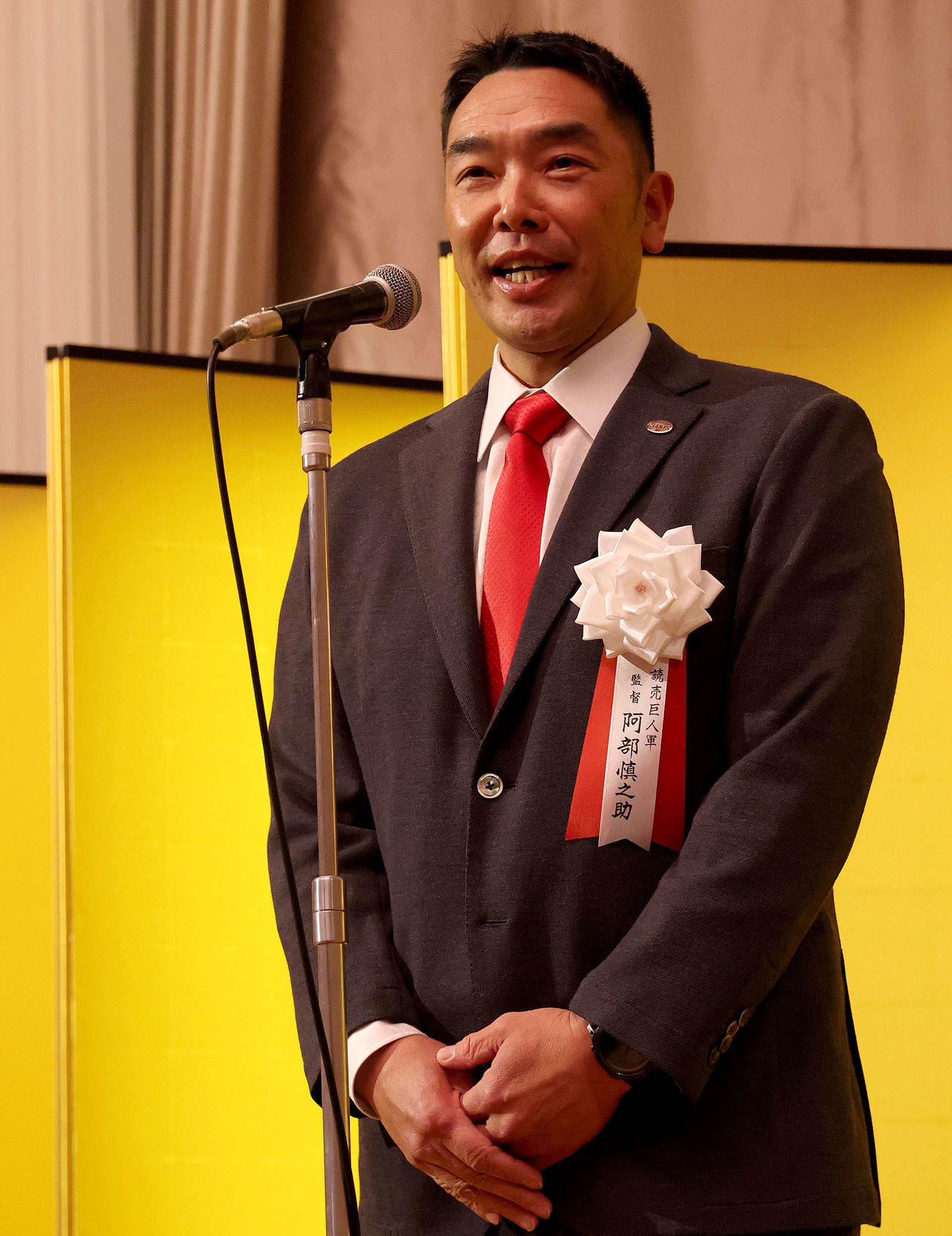「第11回　関西燦燦会総会」に出席し、あいさつした巨人阿部監督（代表撮影）