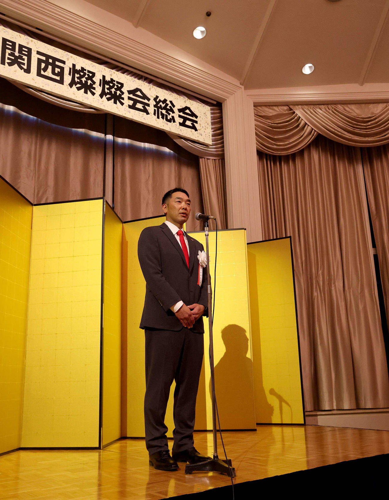 「第11回　関西燦燦会総会」に出席し、あいさつした巨人阿部監督（代表撮影）