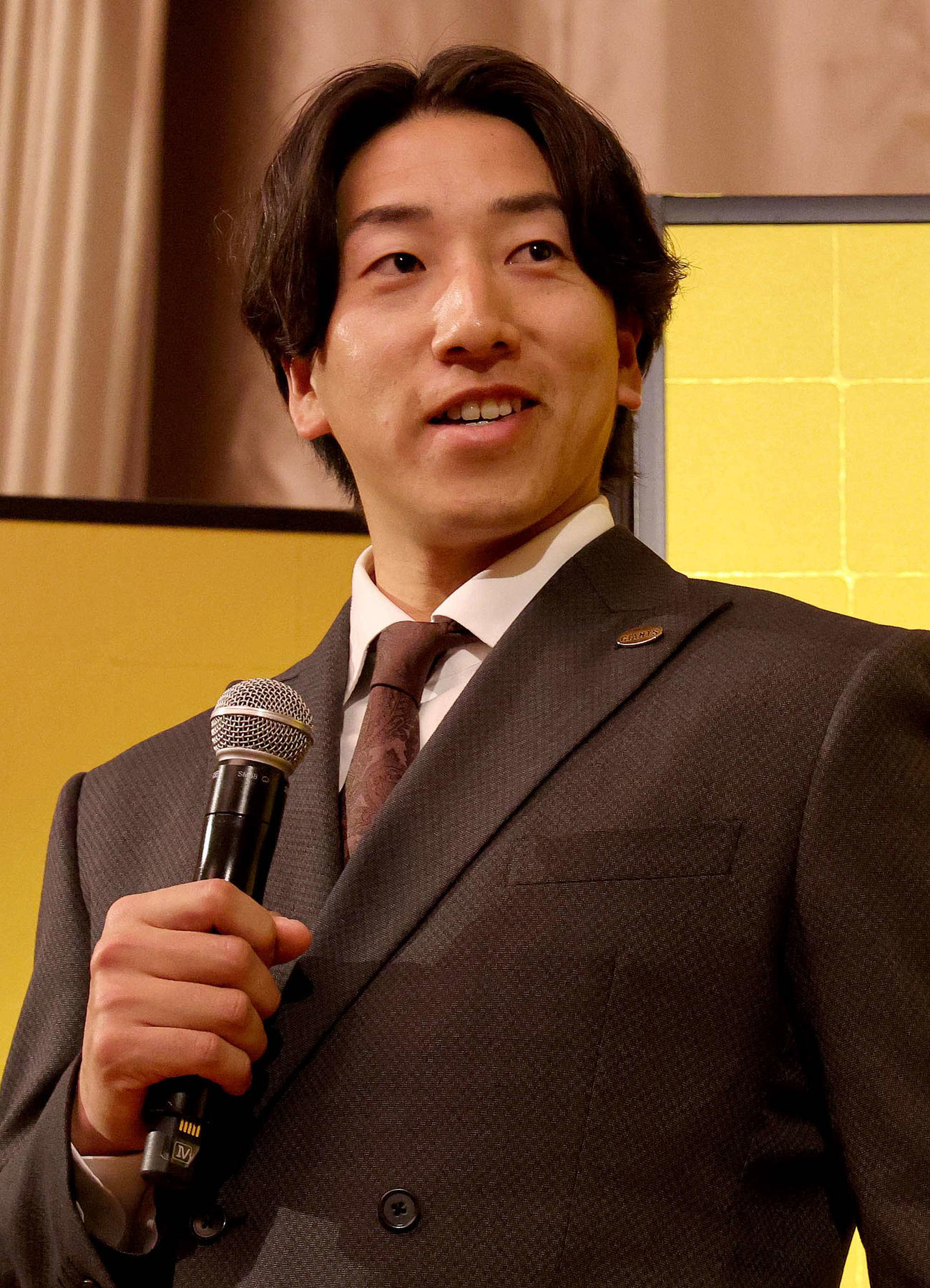 「第11回　関西燦燦会総会」に出席し、笑顔を見せる大勢（代表撮影）