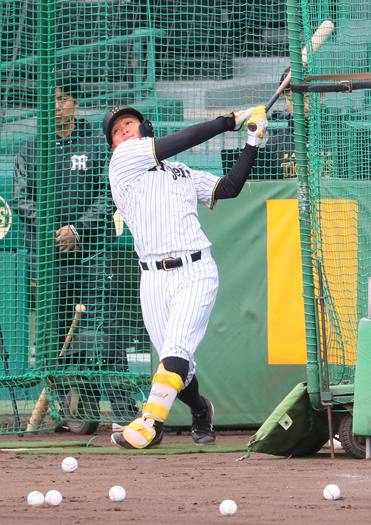 フリー打撃に励む阪神森下（撮影・宮崎幸一）