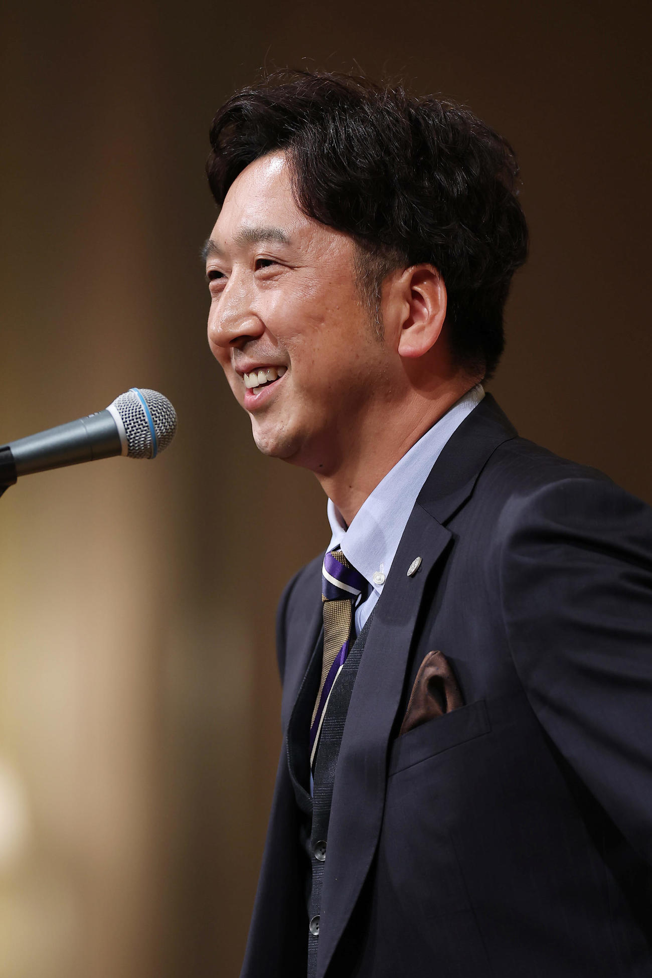 激励会のあいさつで、阪神工藤の支配下登録をサプライズ発表する藤川監督（撮影・前田充）