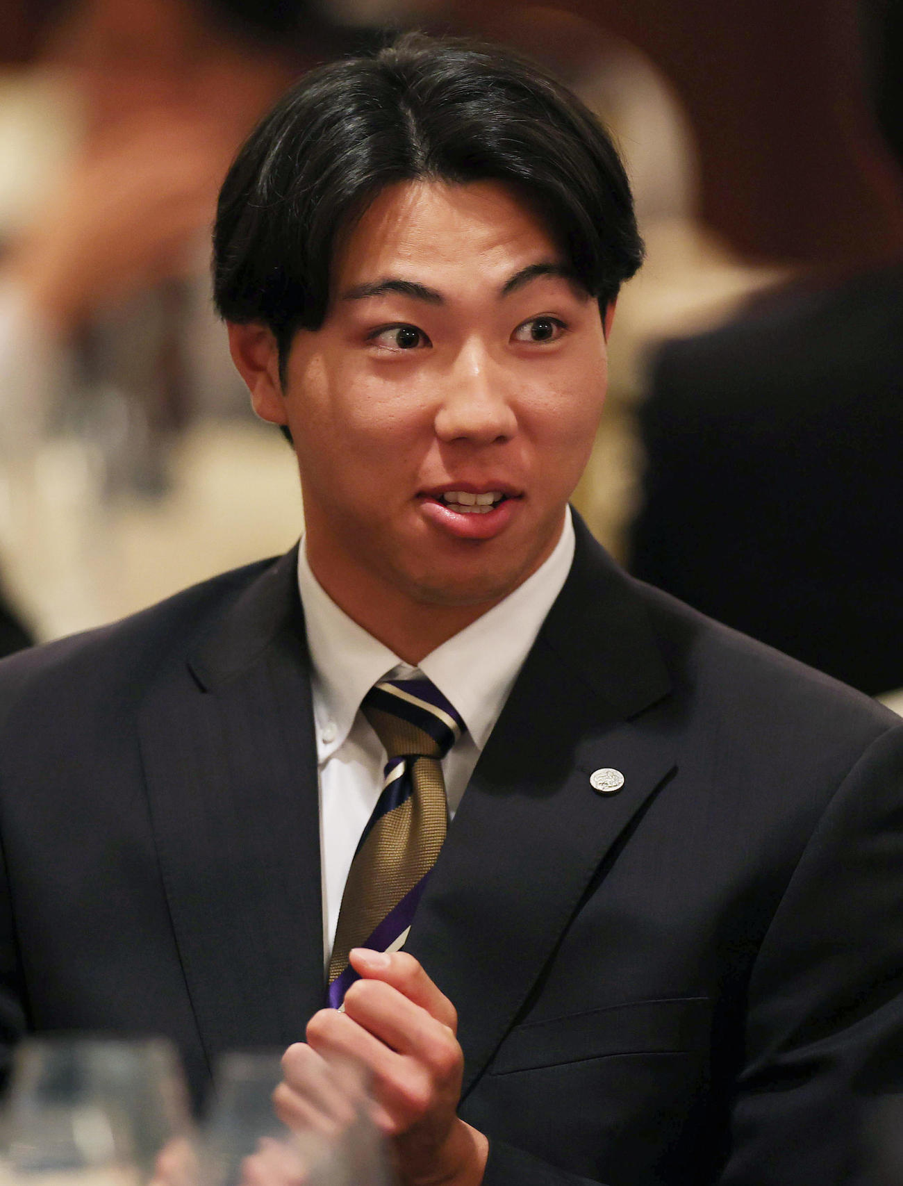 激励会で阪神藤川監督から支配下登録のサプライズ発表を受けた工藤（撮影・前田充）