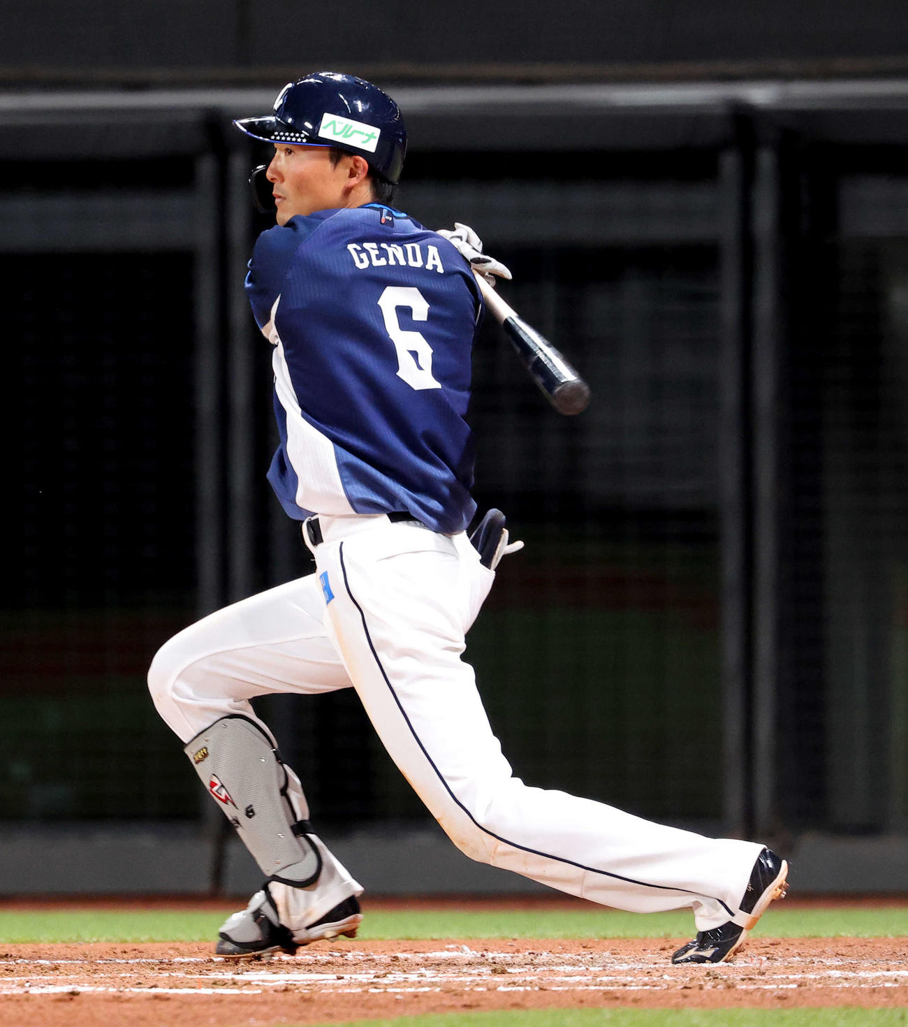 日本ハム対西武　5回表西武無死、左前打を放つ源田（撮影・河田真司）