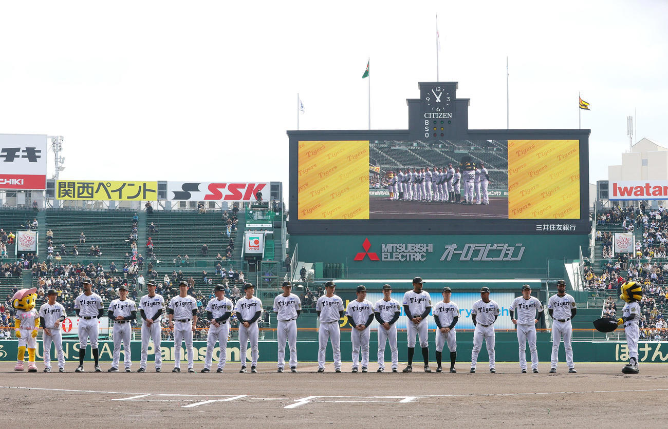 オープン戦・阪神対DeNA　試合前に阪神の新入団選手の紹介が行われた（撮影・上山淳一）