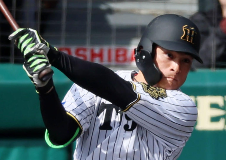 阪神対DeNA 3回裏阪神2死満塁、高寺は左前2点適時打を放つ。投手松本凌（撮影・加藤哉