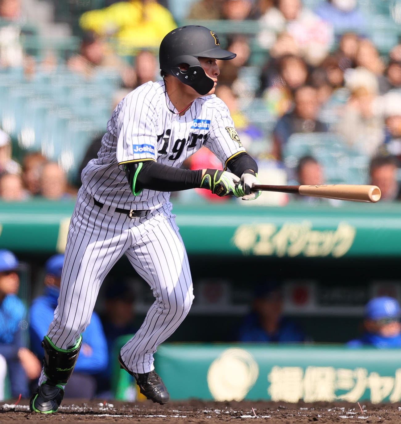 オープン戦・阪神対DeNA 1回裏阪神2死、高寺は中前打を放つ（撮影・上山淳一）