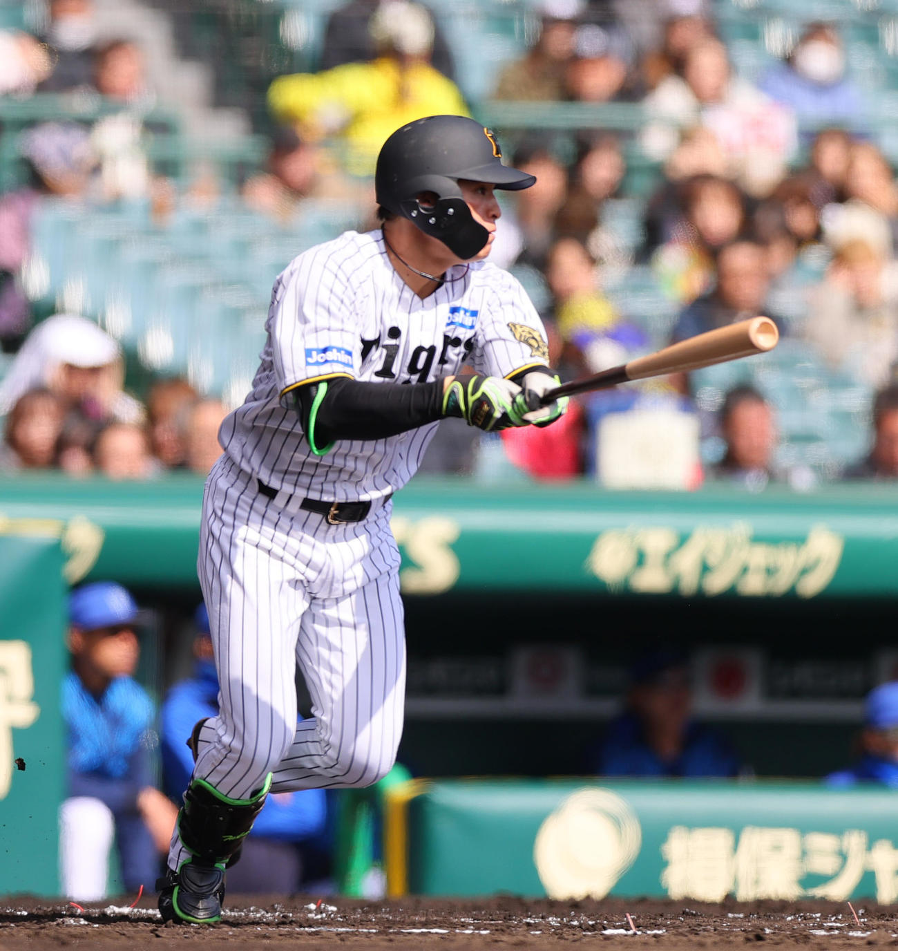 オープン戦・阪神対DeNA 1回裏阪神2死、高寺は中前打を放つ（撮影・上山淳一）