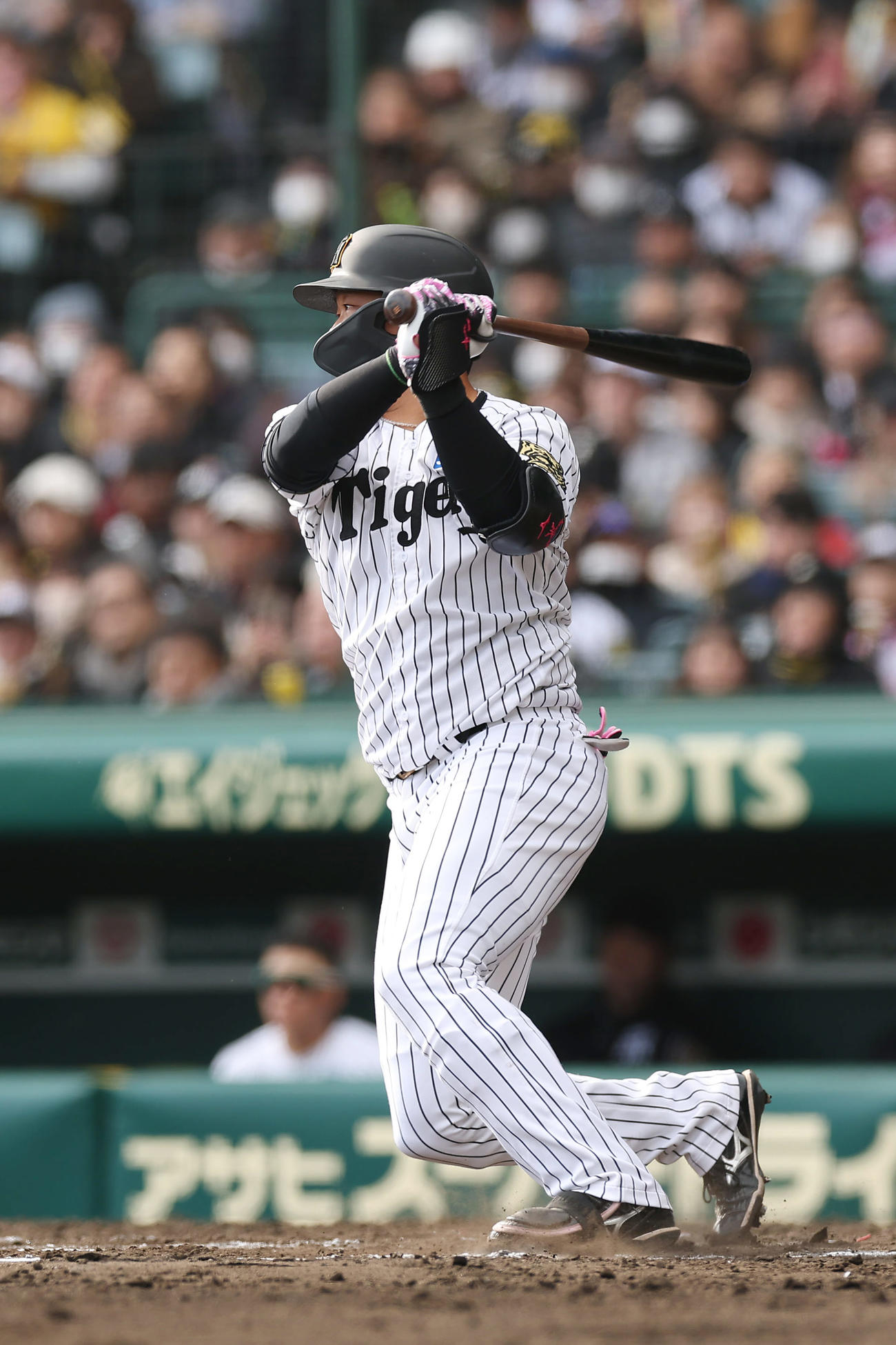 阪神対DeNA 7回裏阪神2死二塁、右中間へ適時二塁打を放つ大山（撮影・前田充）