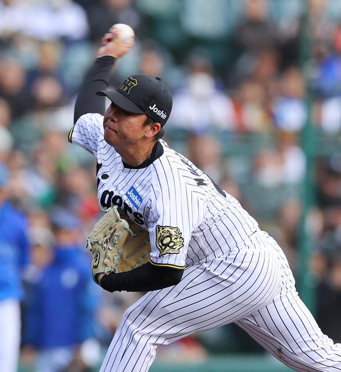 オープン戦・阪神対DeNA　力投する阪神先発の村上（撮影・上山淳一）