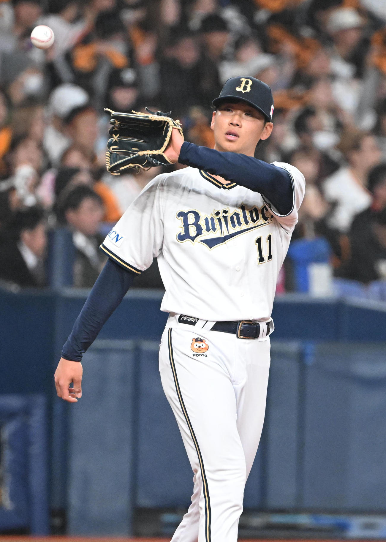 オリックス対巨人　2回表巨人1死二、三塁、丸に中犠飛を浴びた山下（撮影・和賀正仁）