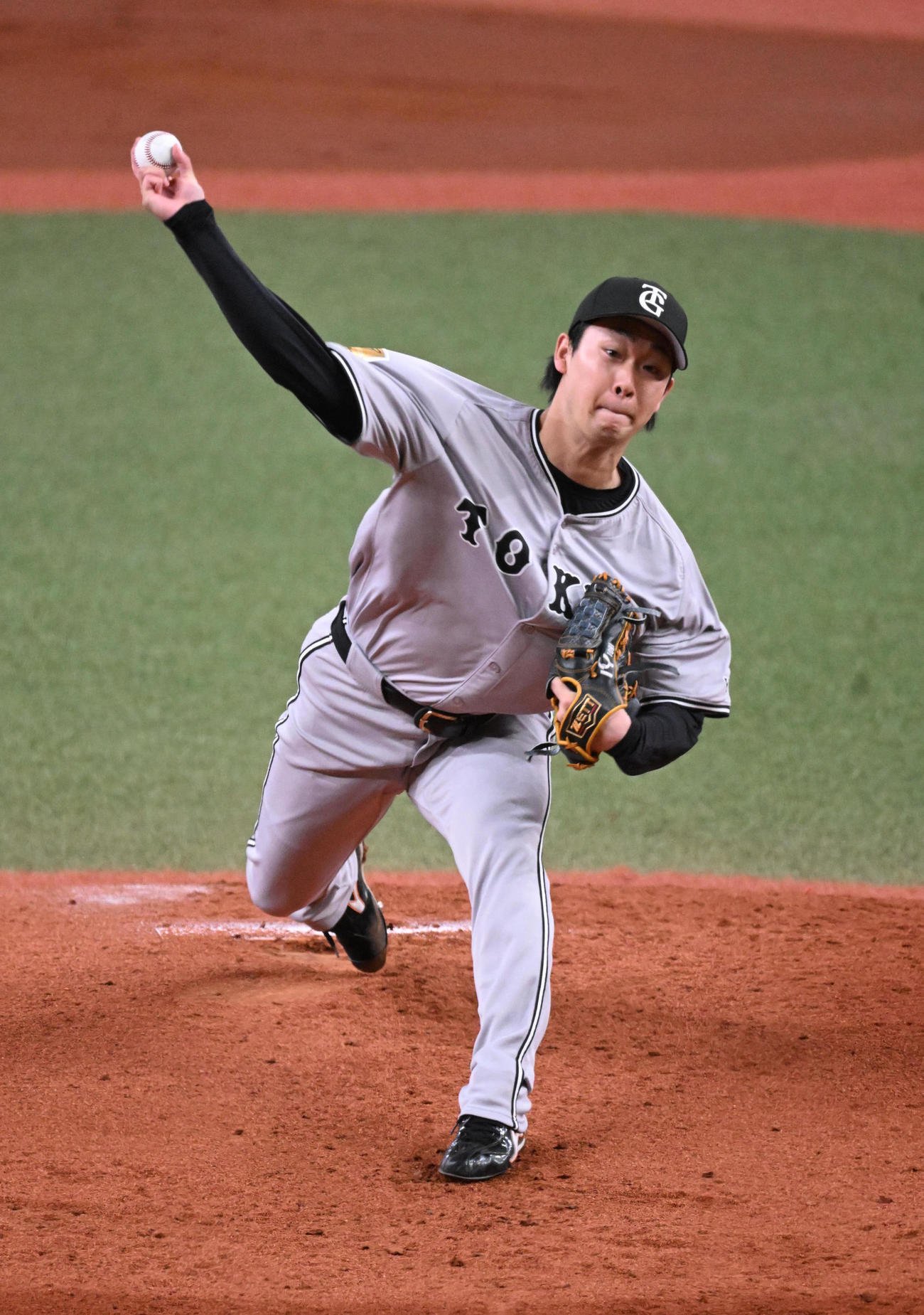 オリックス対巨人　先発する巨人山崎（撮影・和賀正仁）
