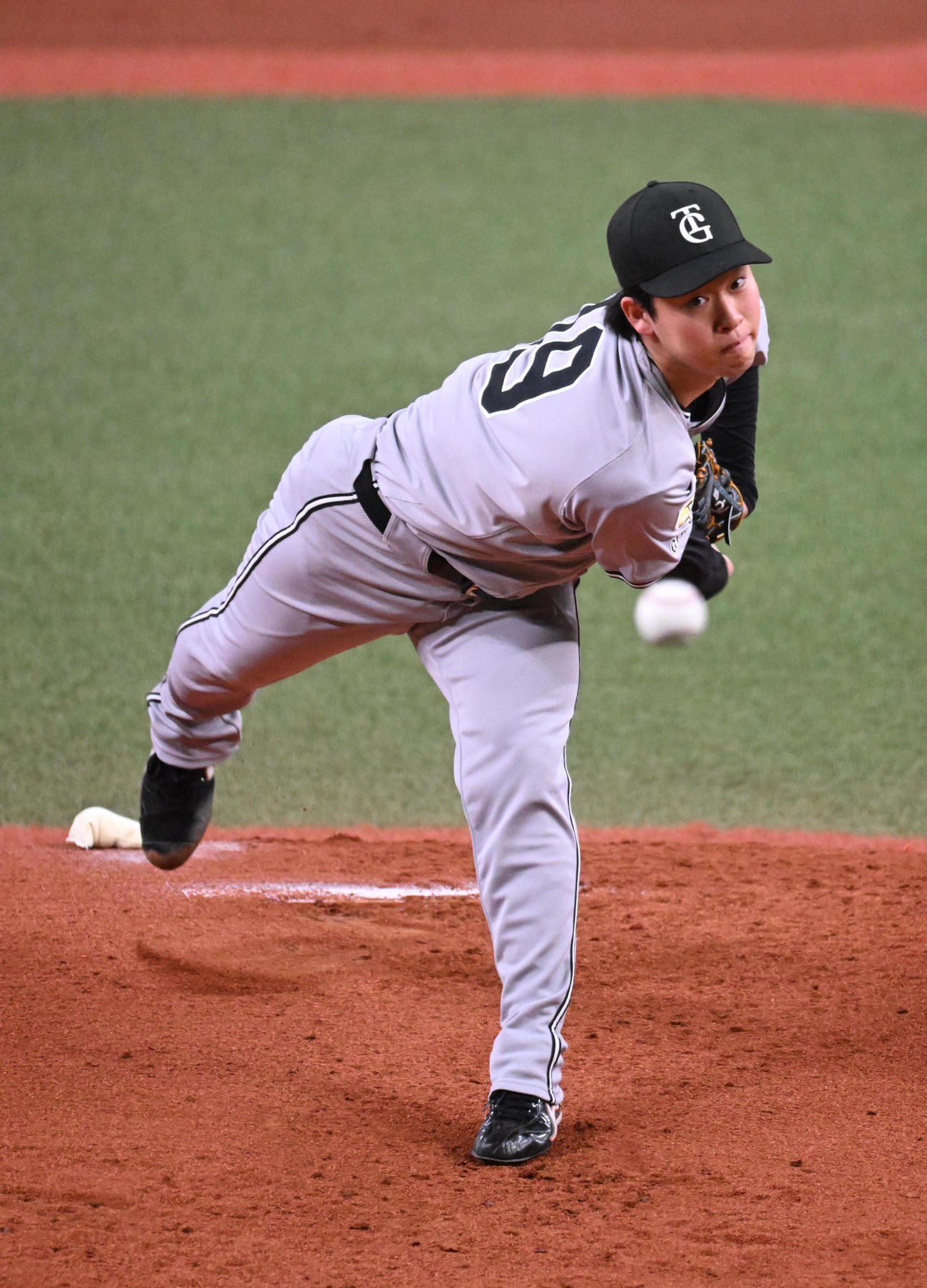 オリックス対巨人　先発する巨人山崎（撮影・和賀正仁）