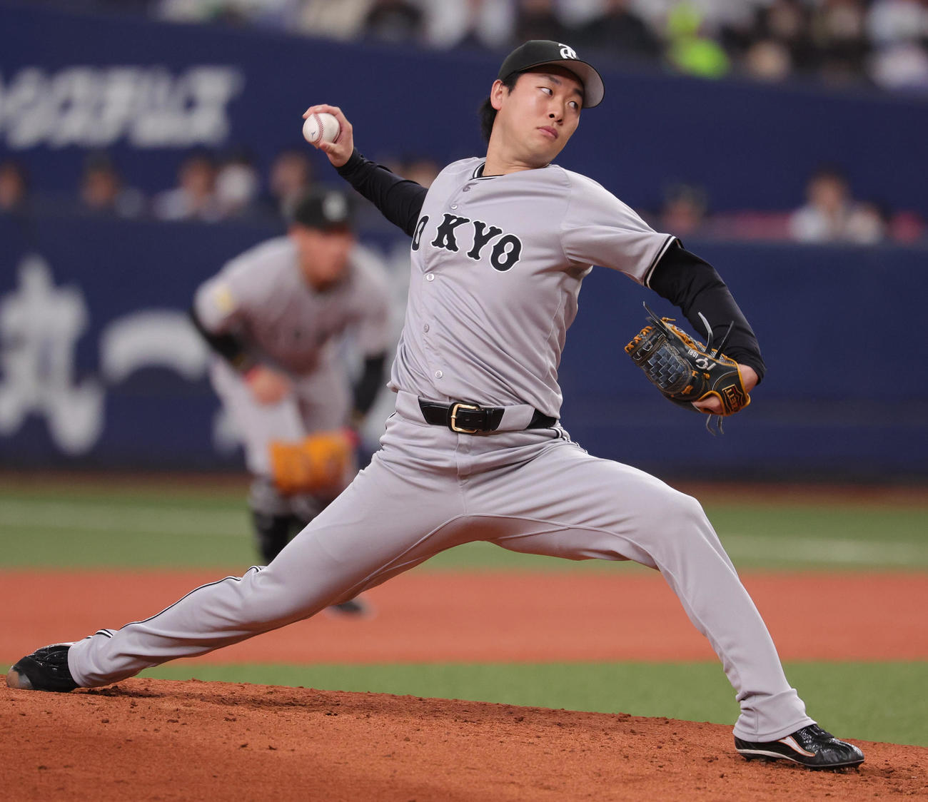 オリックス対巨人　巨人先発の山崎伊（撮影・野上伸悟）
