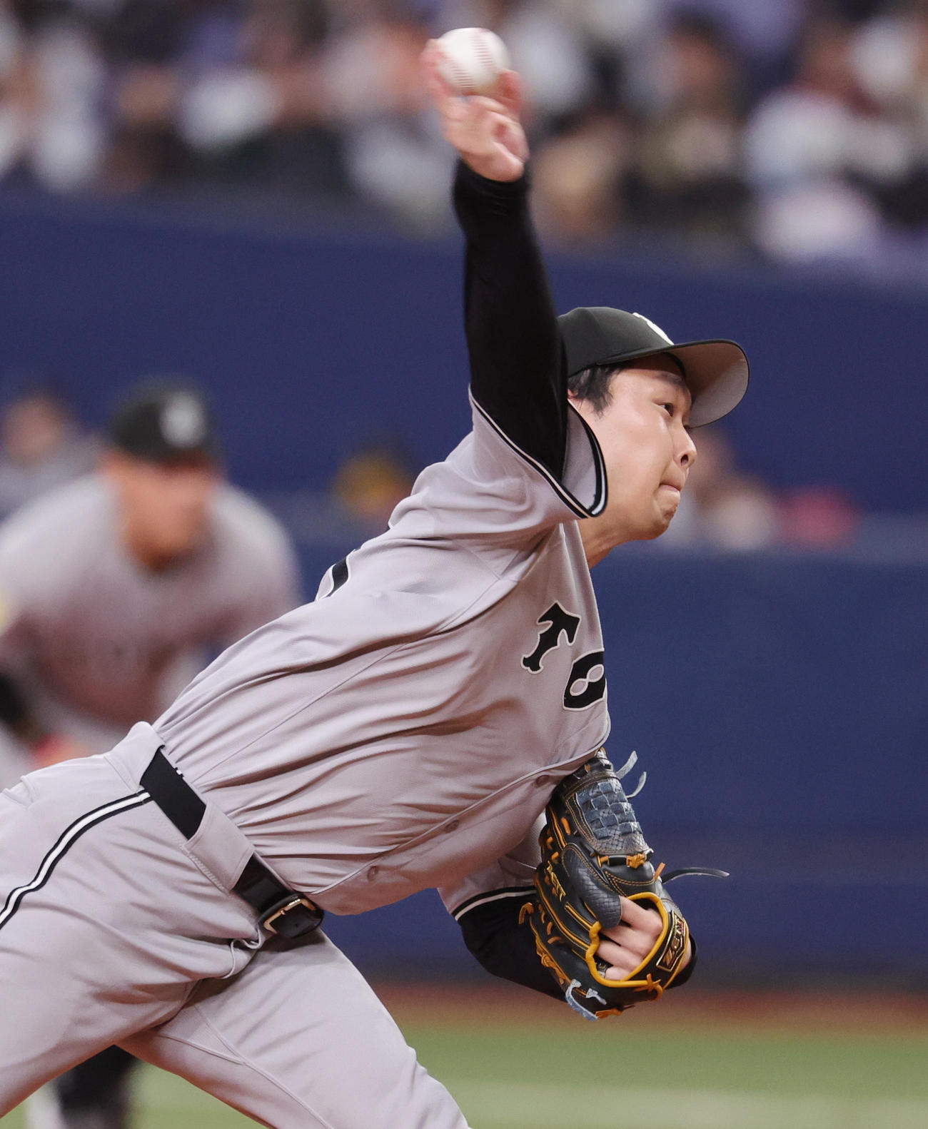 オリックス対巨人　巨人先発の山崎伊（撮影・野上伸悟）