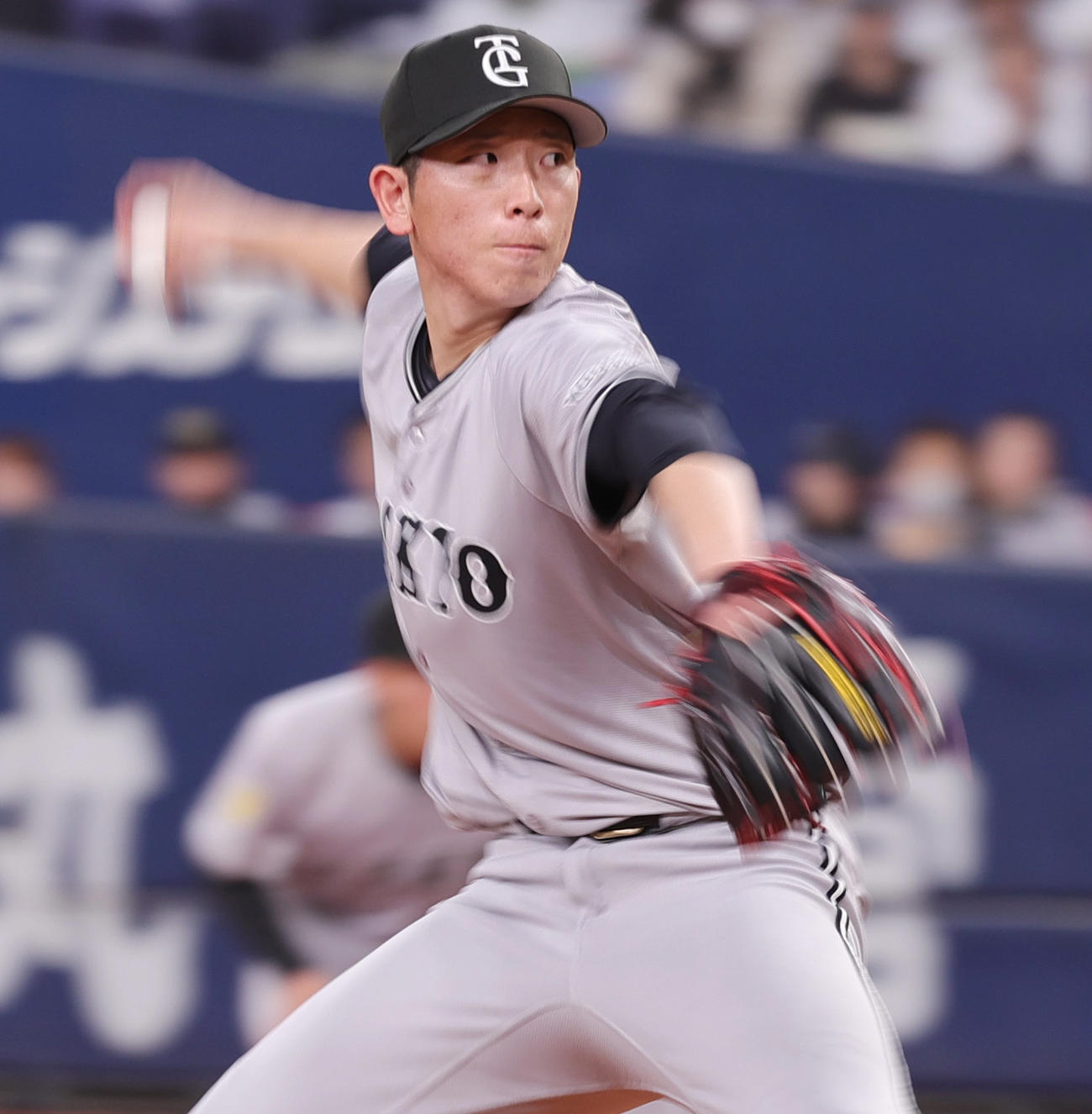 オリックス対巨人　巨人2番手の戸郷（撮影・野上伸悟）