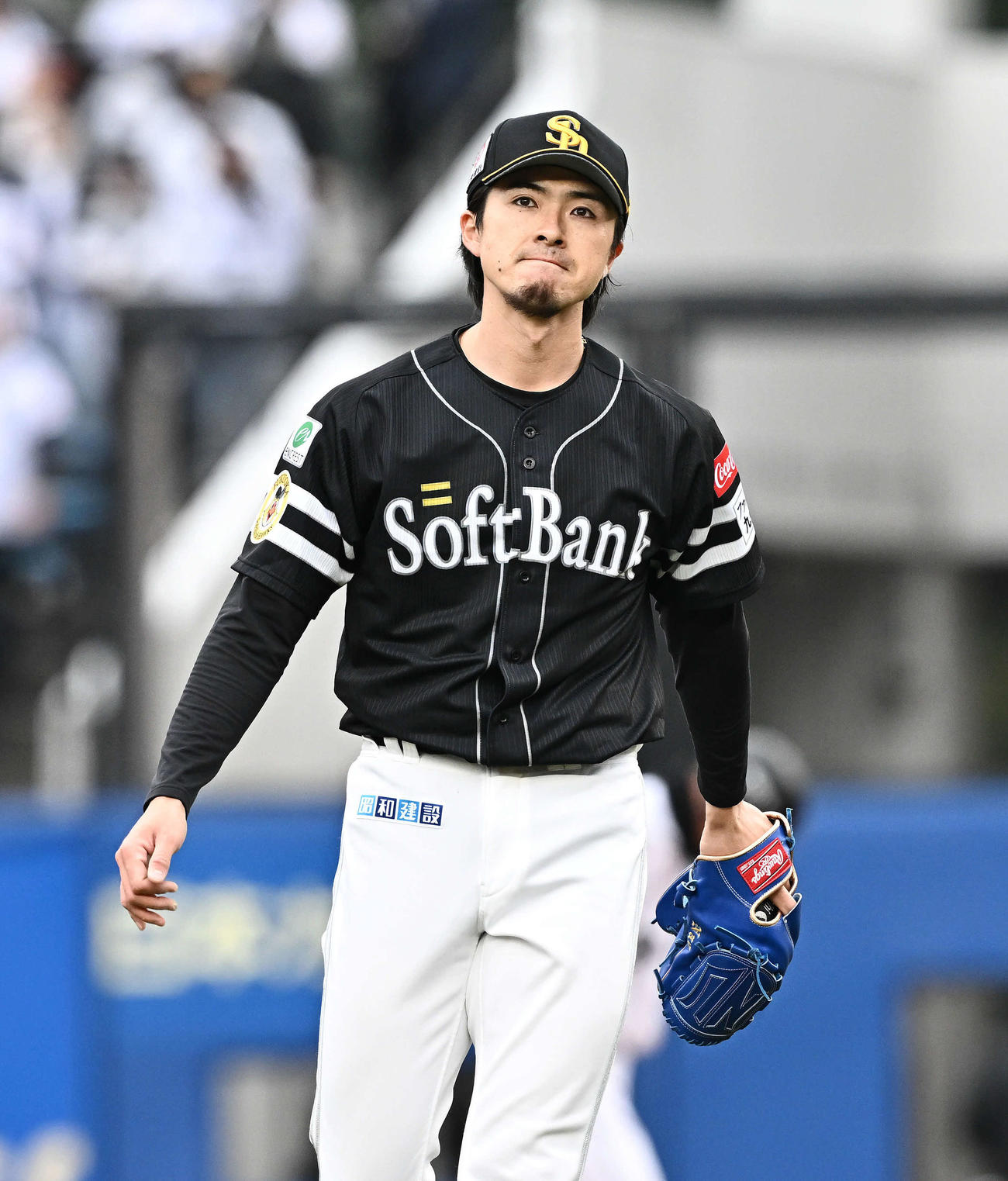 ロッテ対ソフトバンク　1回裏ロッテ無死一塁、西川を併殺に打ち取り引き締まった表情の上沢（撮影・滝沢徹郎）