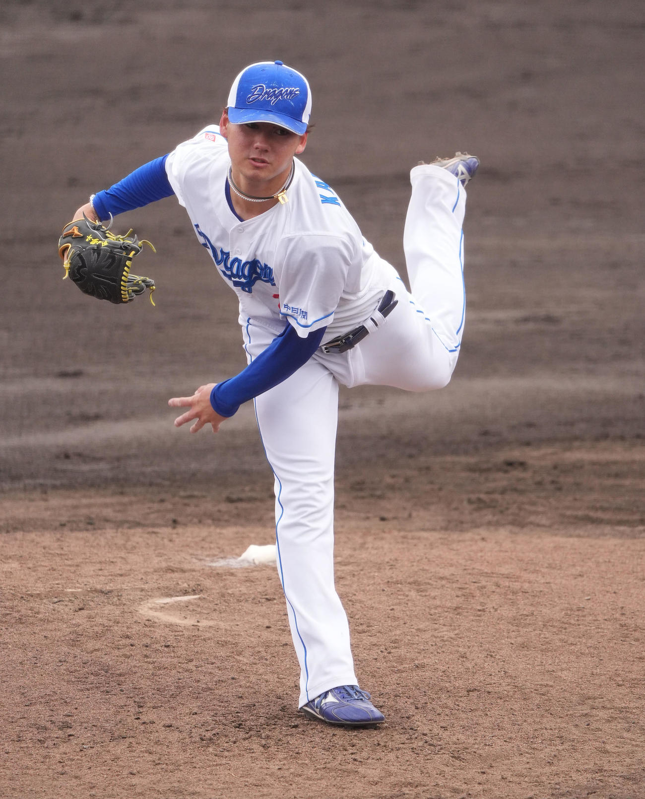 シート打撃練習に登板する金丸（撮影・森本幸一）