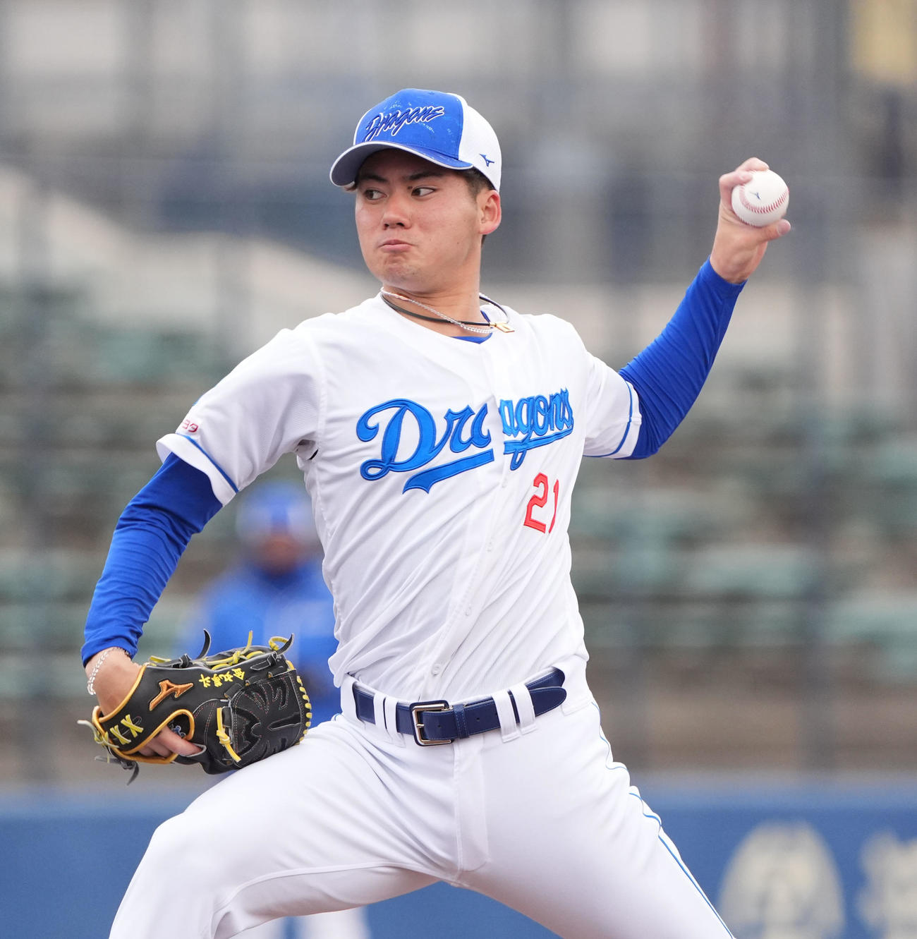 シート打撃練習に登板する金丸（撮影・森本幸一）