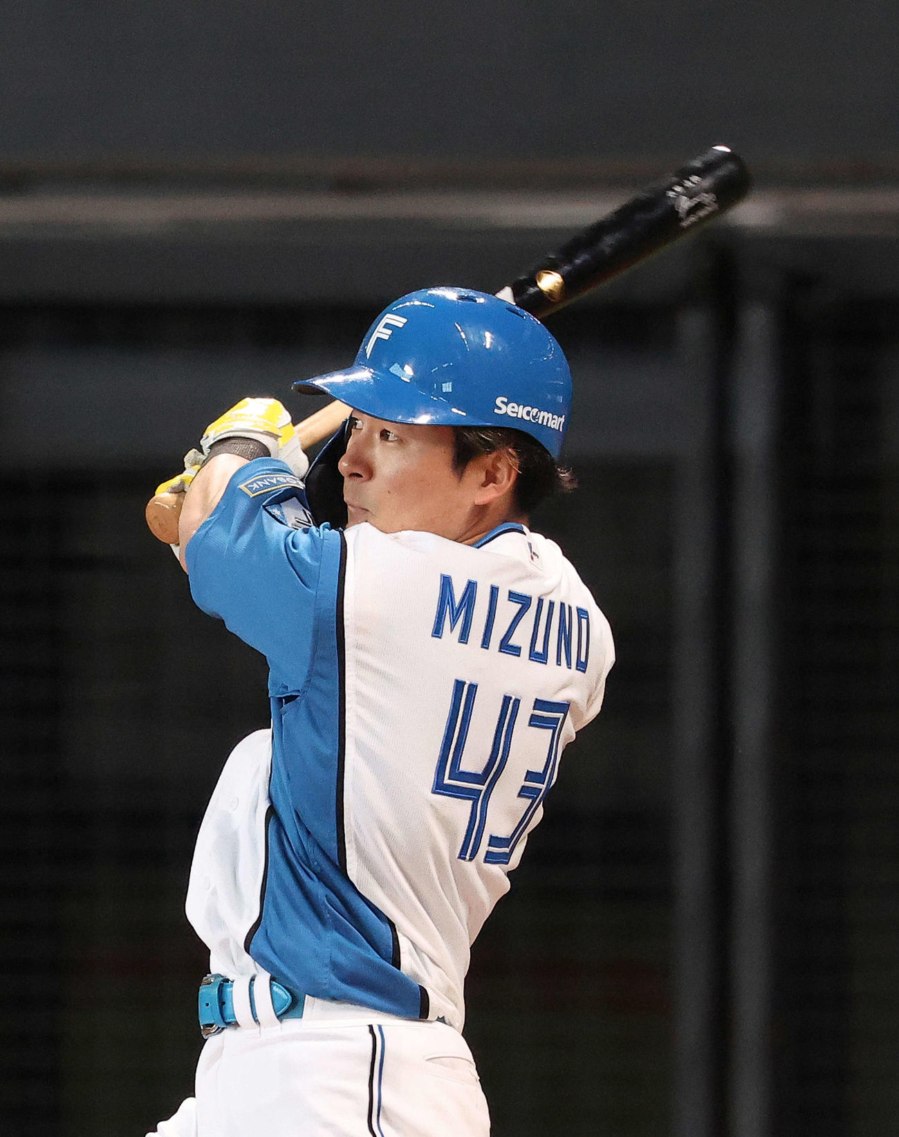 日本ハム対中日　6回裏日本ハム2死満塁、右越え逆転満塁本塁打を放つ水野（撮影・河田真司）