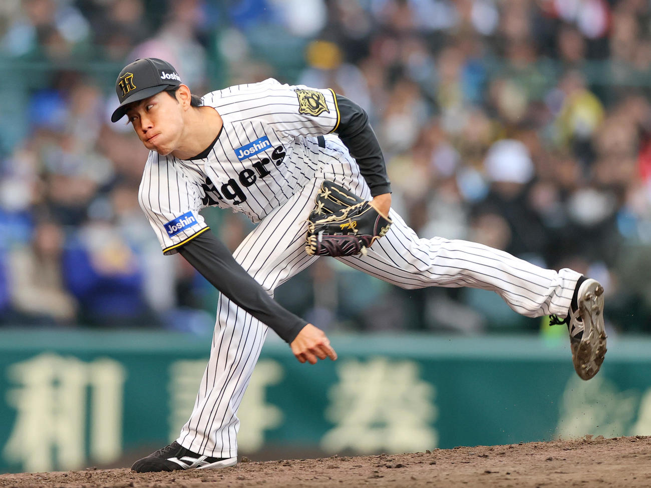 オープン戦・阪神対DeNA 8回表、力投する阪神工藤（撮影・上山淳一）