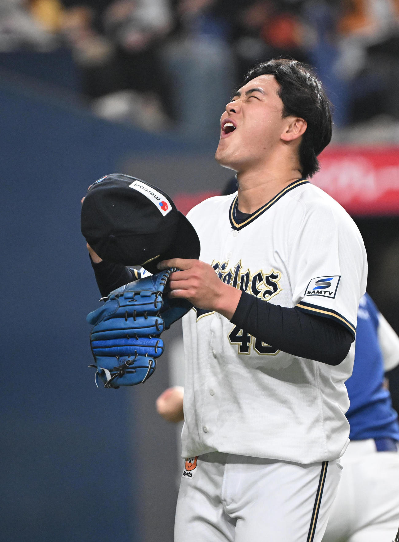 オリックス対巨人　8回に1点を失い悔しがるオリックス東松（撮影・和賀正仁）