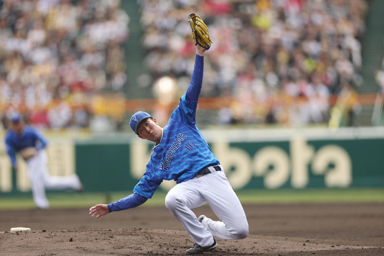 阪神対DeNA 1回裏阪神1死、中野を投直に仕留める大貫（撮影・前田充）
