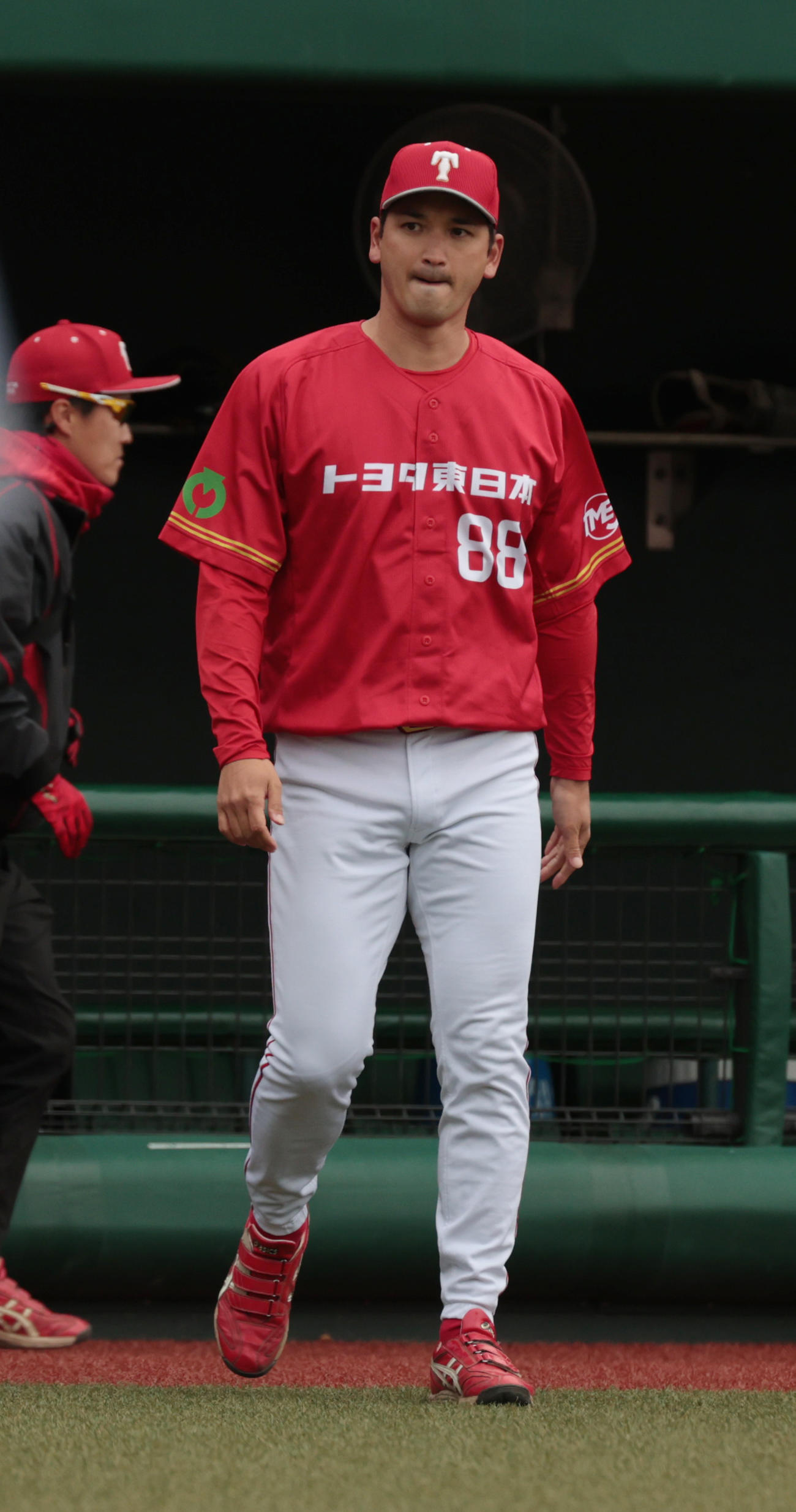 茨城トヨペット対トヨタ自動車東日本　ドジャース大谷の兄でトヨタ自動車東日本の大谷龍太監督（撮影・柴田隆二）