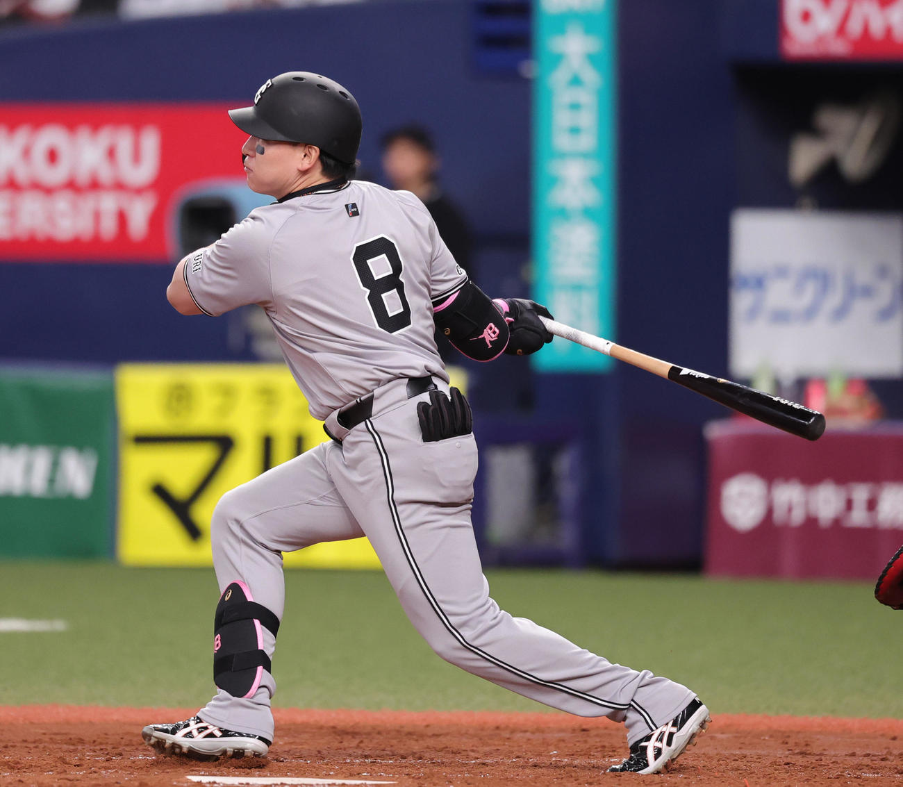 オリックス対巨人　3回表巨人1死、右越え本塁打を放つ丸（撮影・野上伸悟）