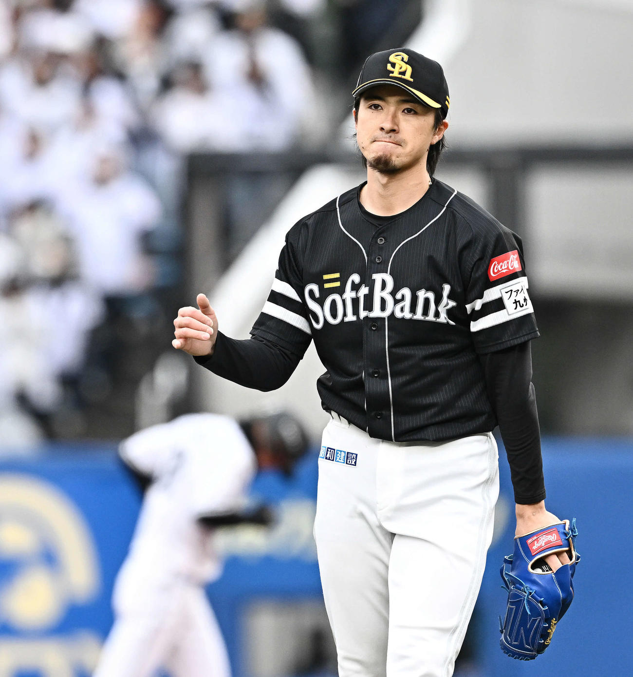 ロッテ対ソフトバンク　1回裏ロッテ無死一塁、西川を併殺に打ち取り引き締まった表情の上沢（撮影・滝沢徹郎）