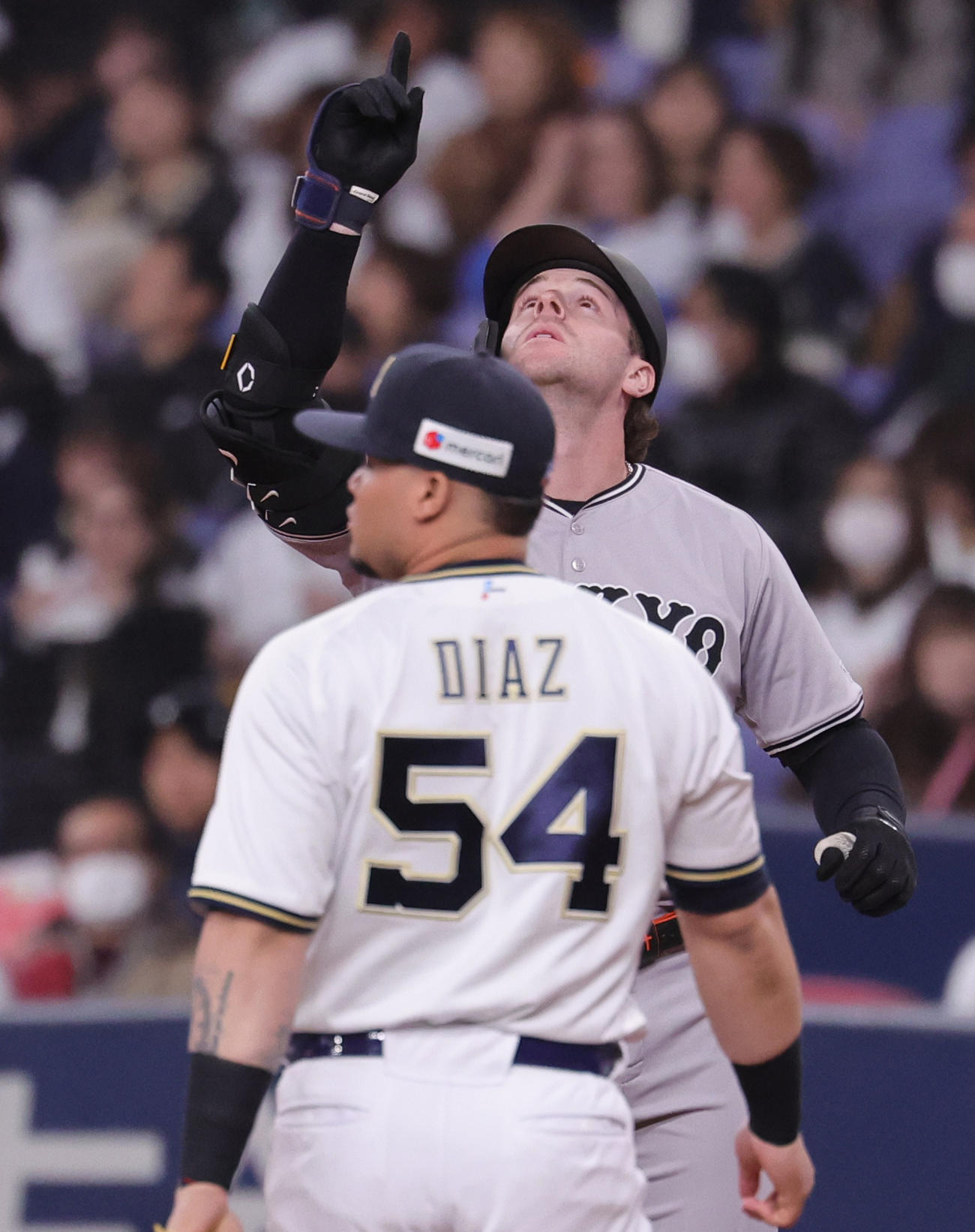 オリックス対巨人　1回表巨人1死二塁、右前先制適時打を放ったキャベッジ（撮影・野上伸悟）