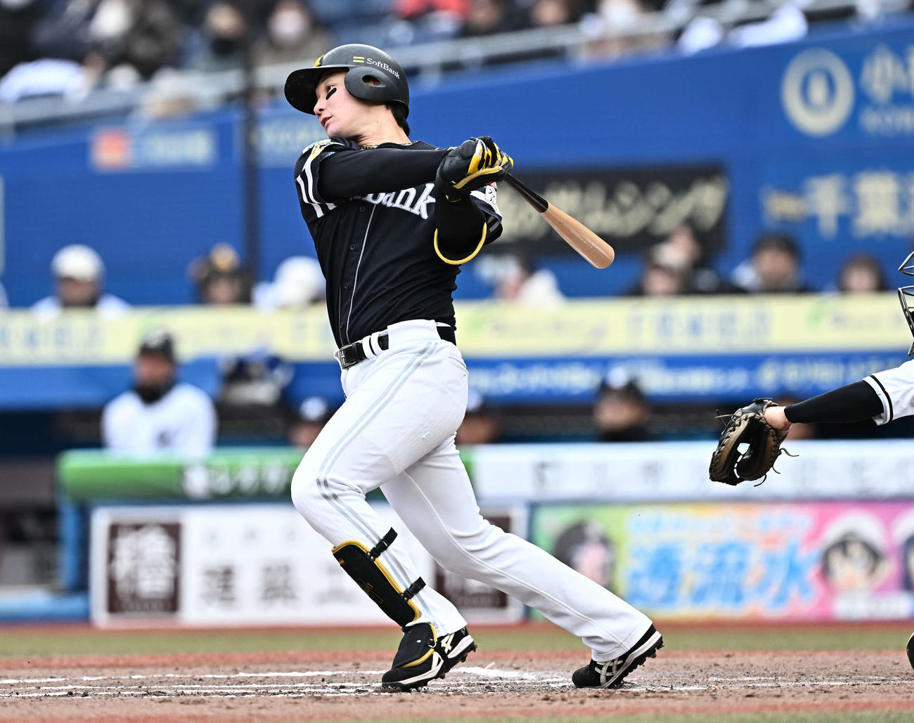 ロッテ対ソフトバンク　7回表ソフトバンク2死、正木は左越えソロ本塁打を放つ（撮影・滝沢徹郎）