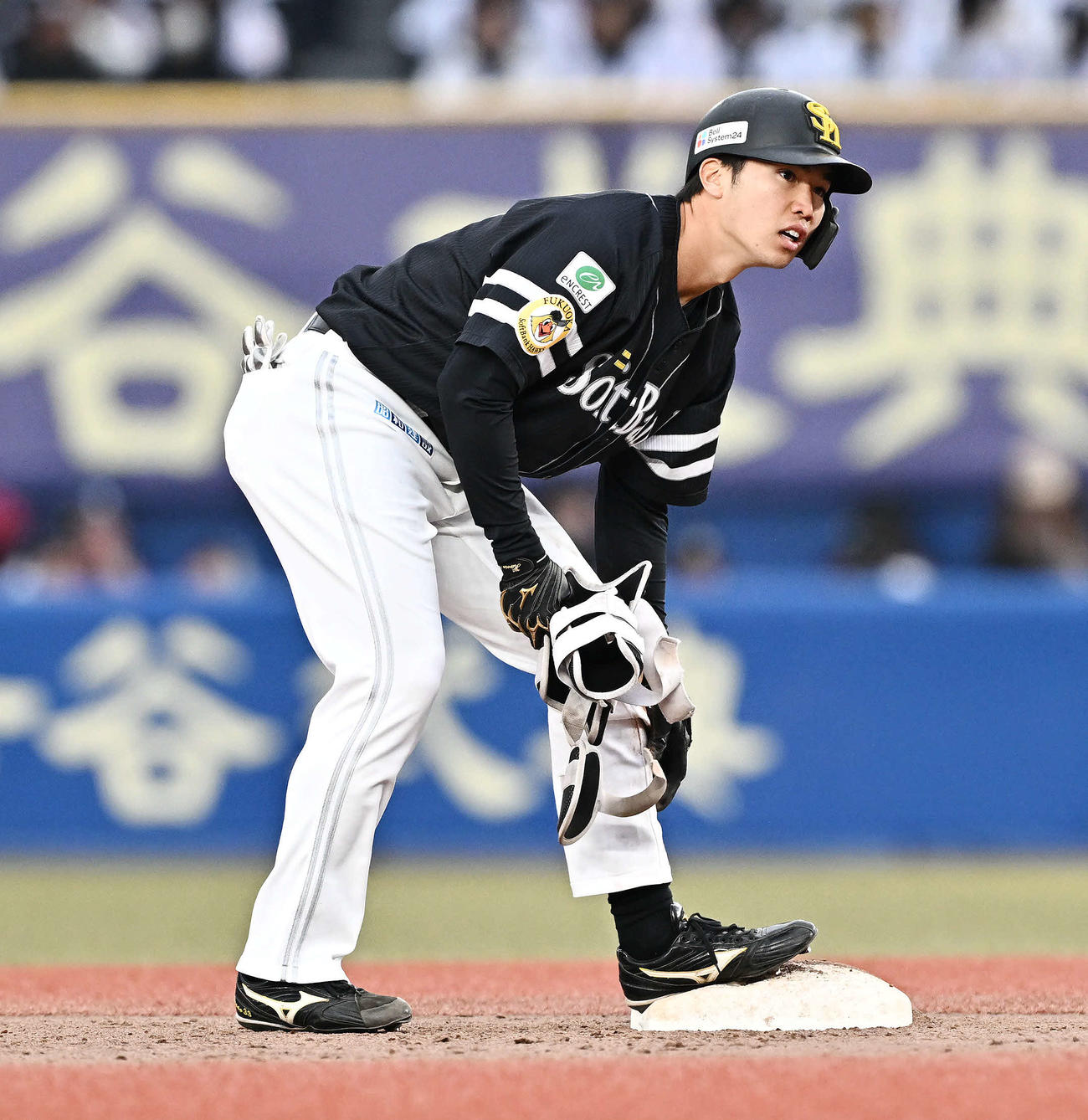 ロッテ対ソフトバンク　8回表ソフトバンク1死二、三塁、2点適時打を放った広瀬隆（撮影・滝沢徹郎）